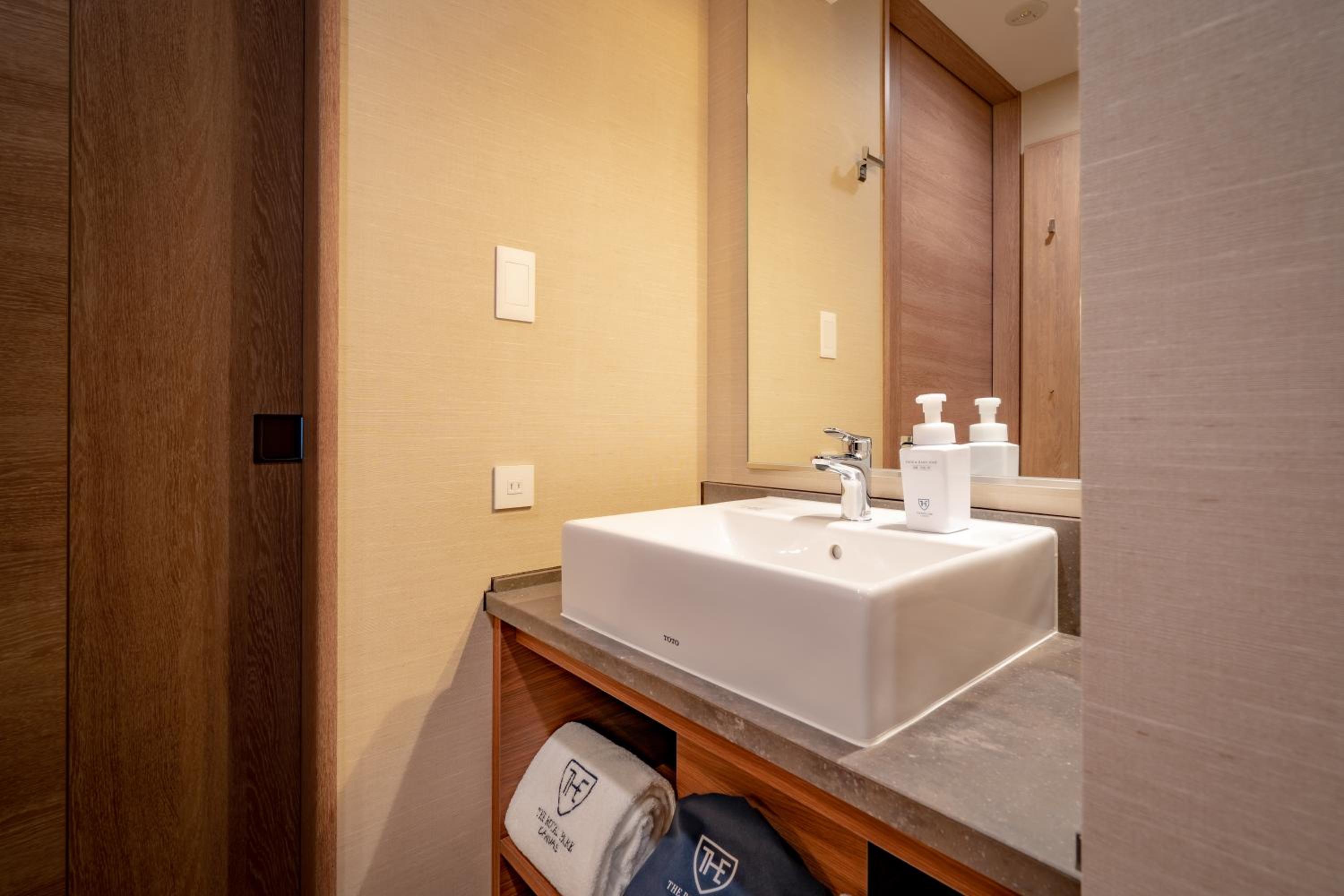 Deluxe Twin Room - Non-Smoking - Photo 11