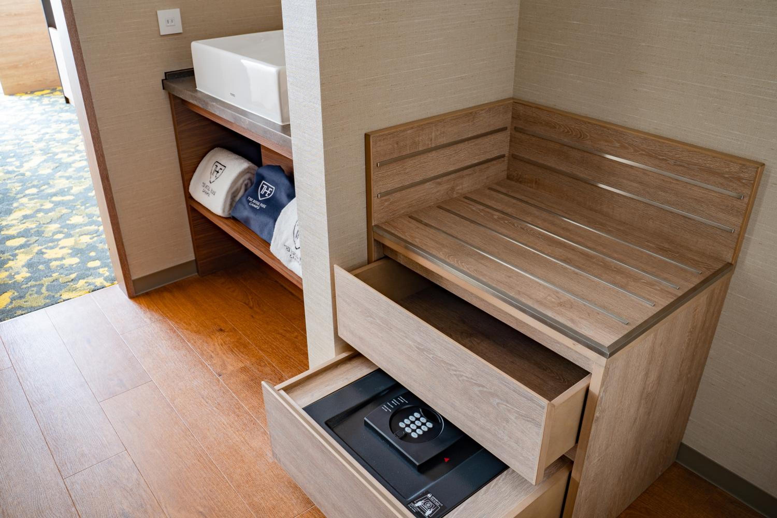 Deluxe Twin Room - Non-Smoking - Photo 3
