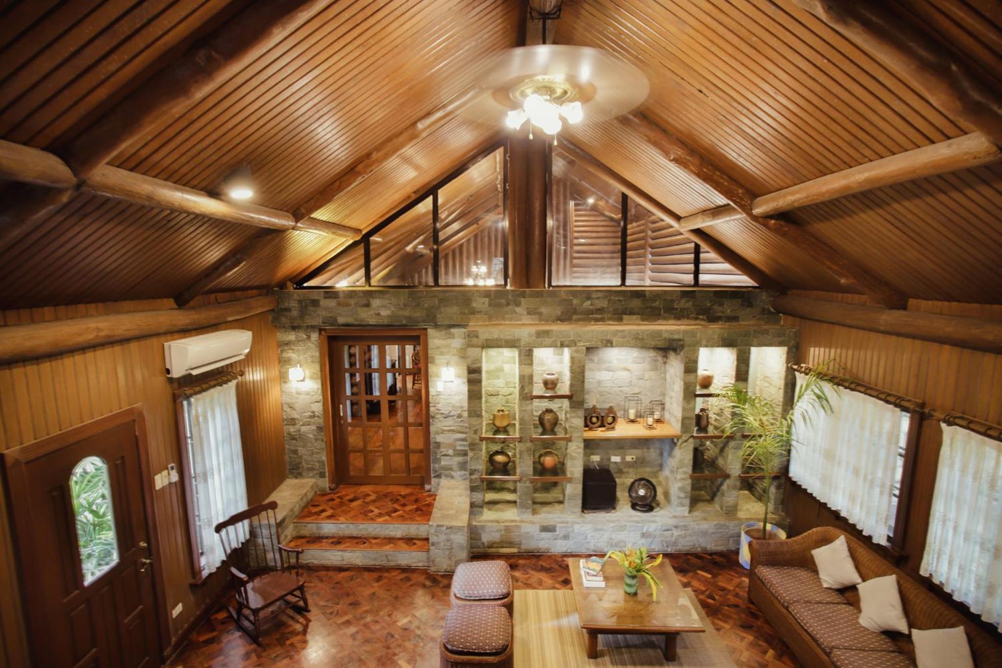 Family Room with Garden View - Photo 4