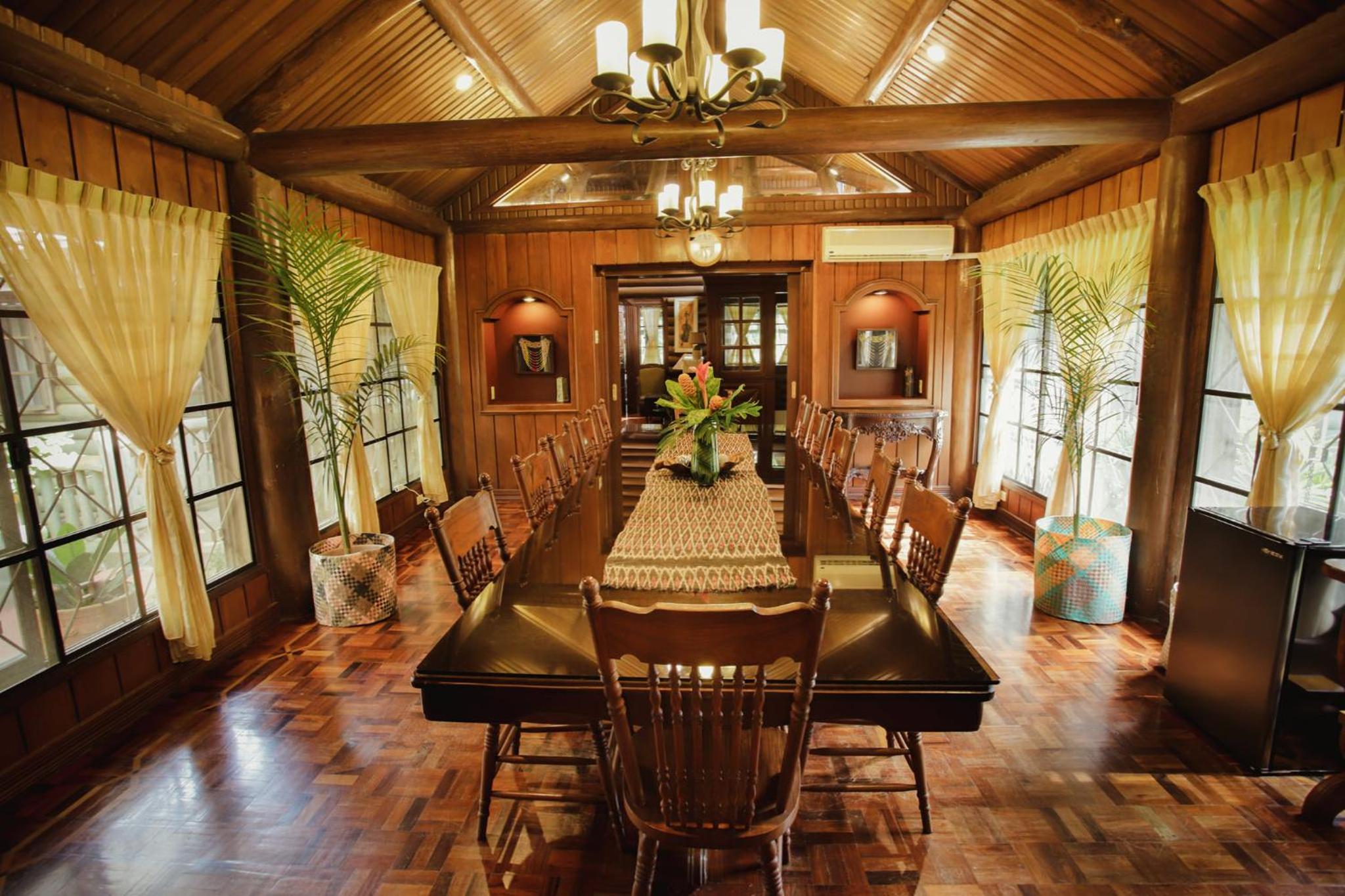 Family Room with Garden View - Photo 3