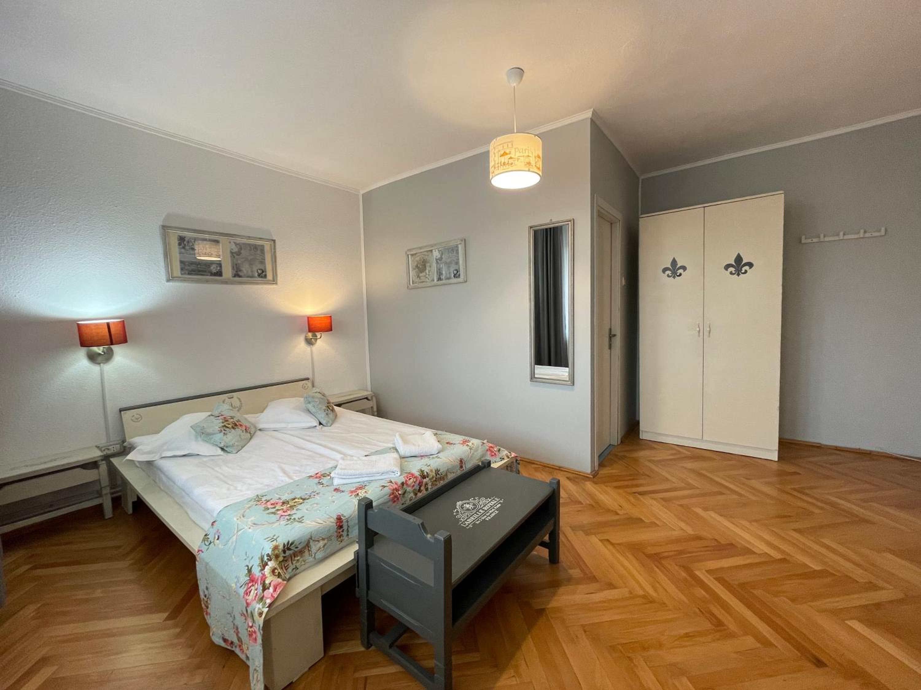 Double Room with Balcony - Photo 1