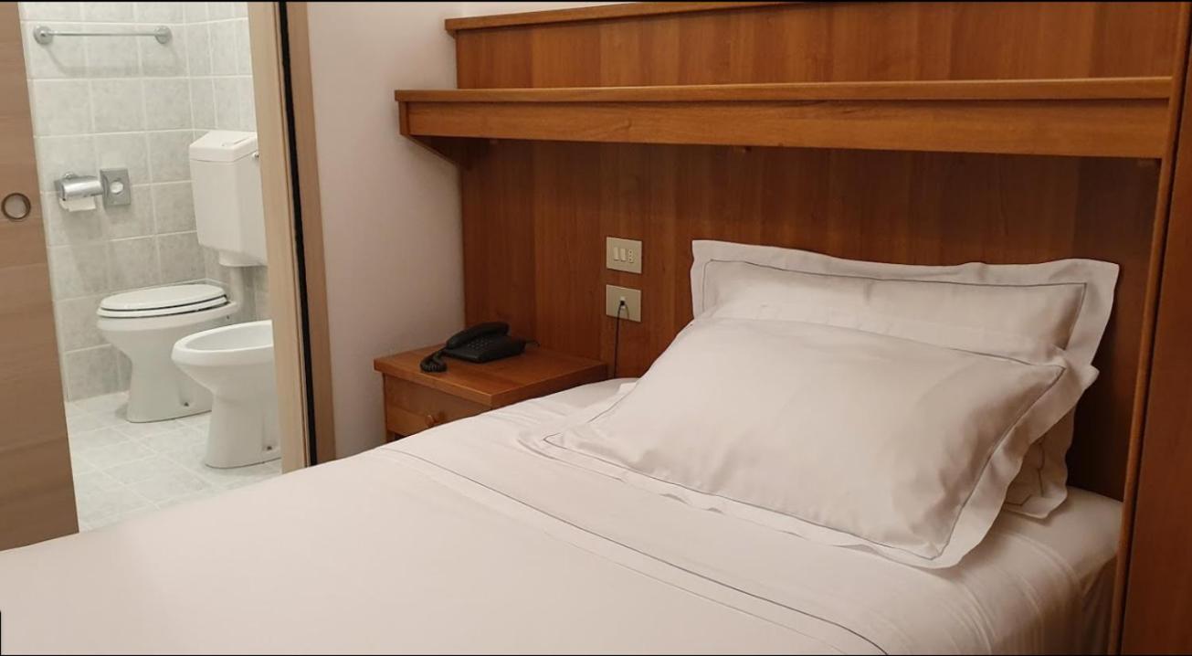 Single Room photo 1