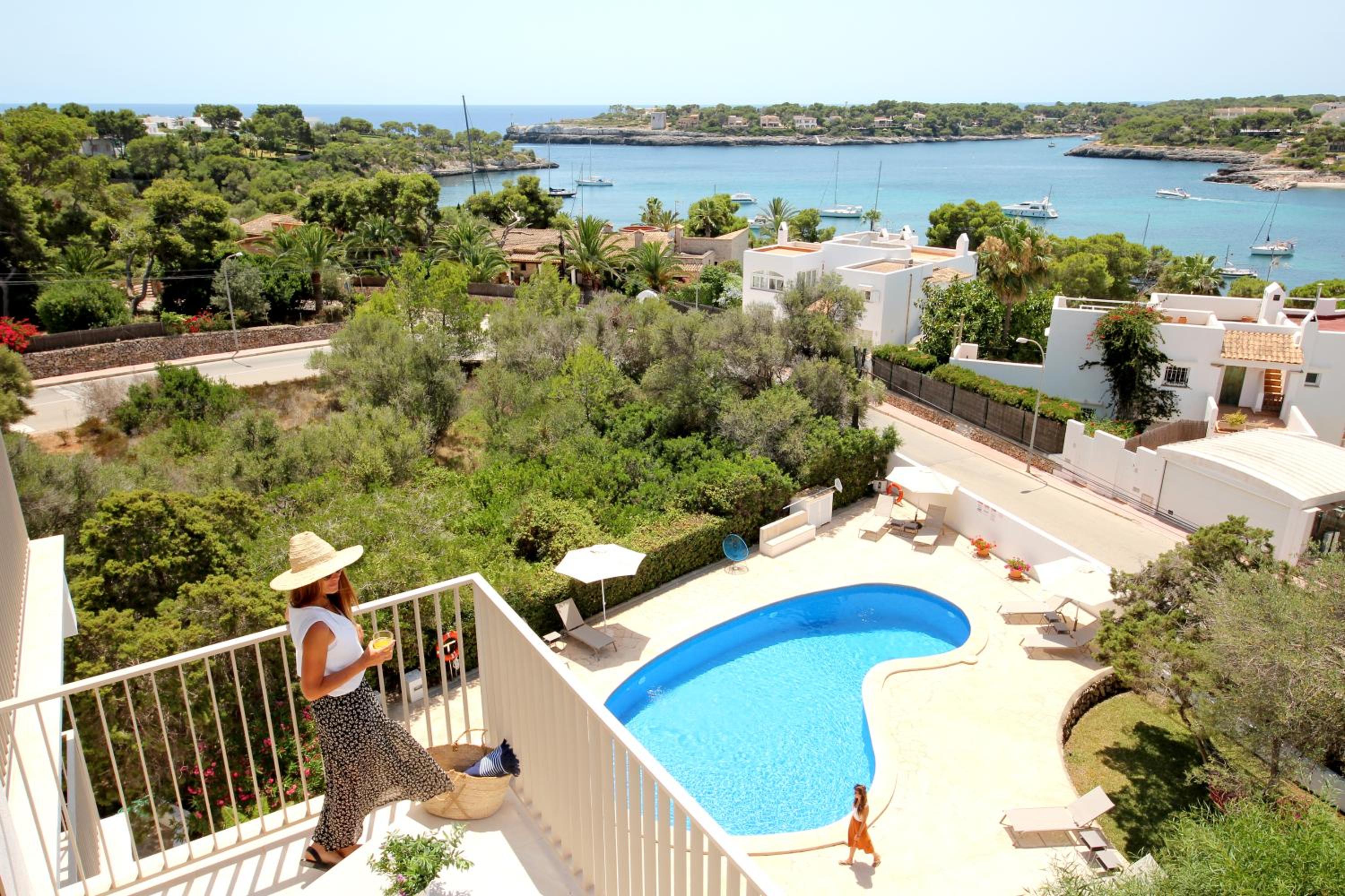 One-Bedroom Apartment with Sea View