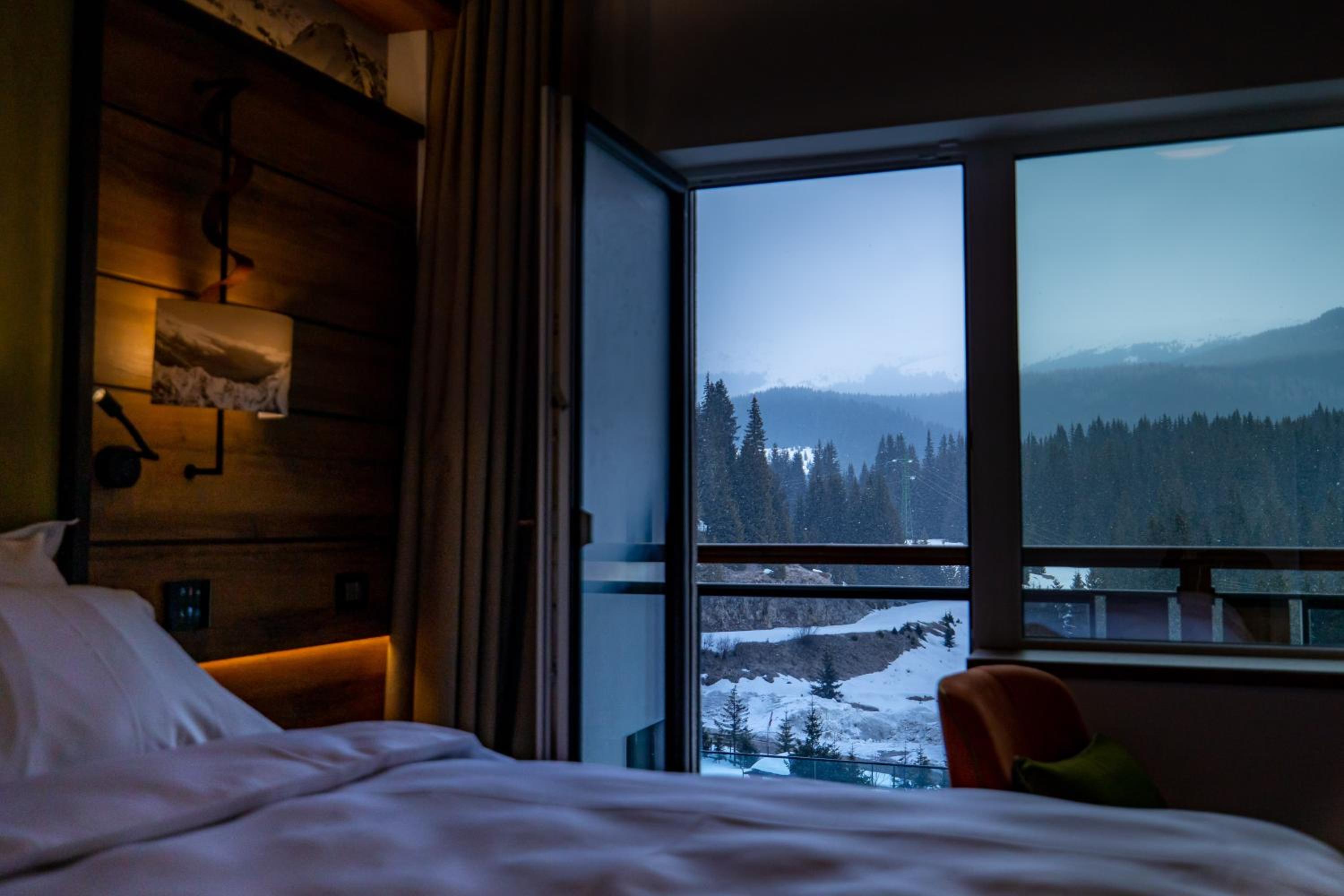 Deluxe Double Room with Mountain View