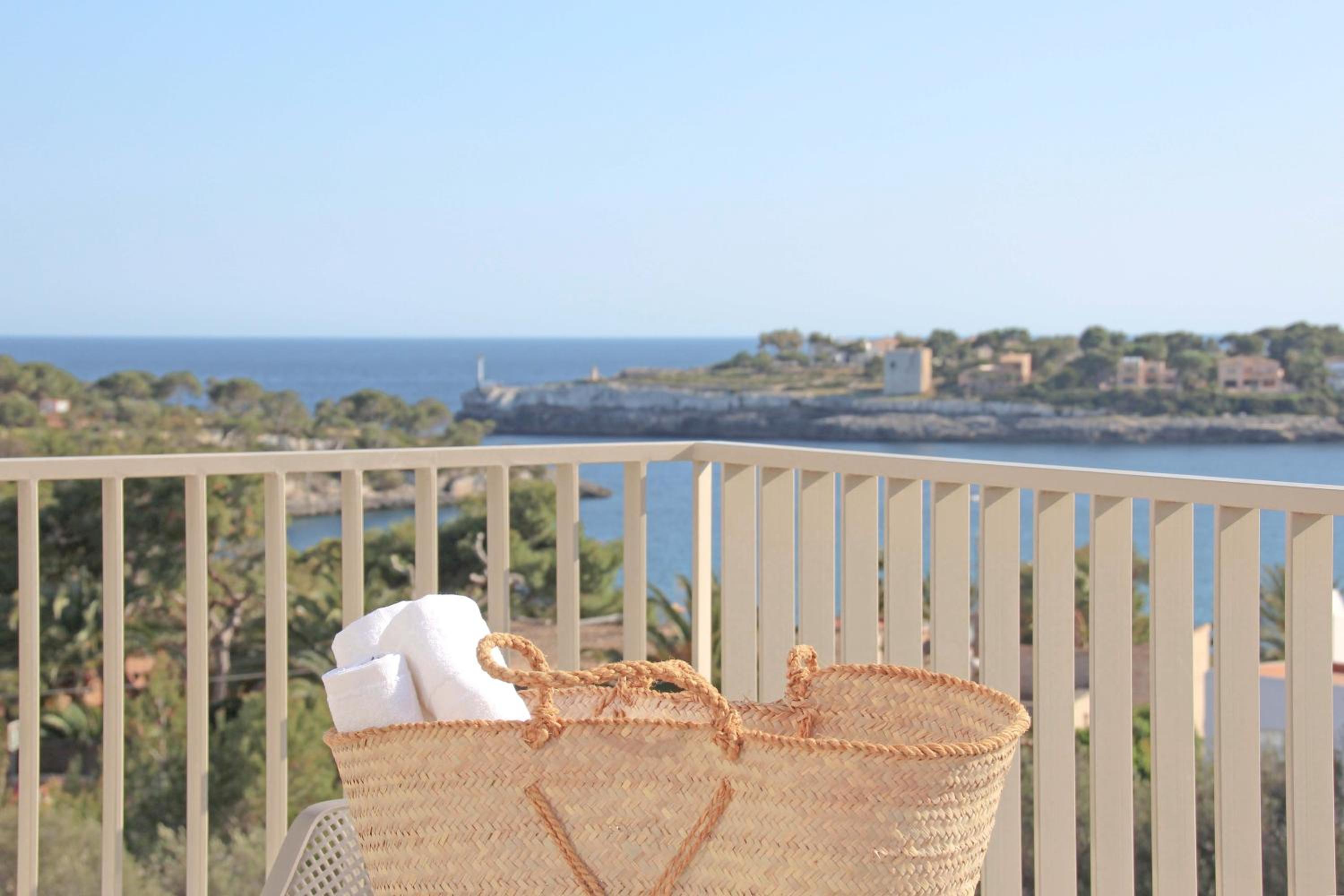 One-Bedroom Apartment with Sea View