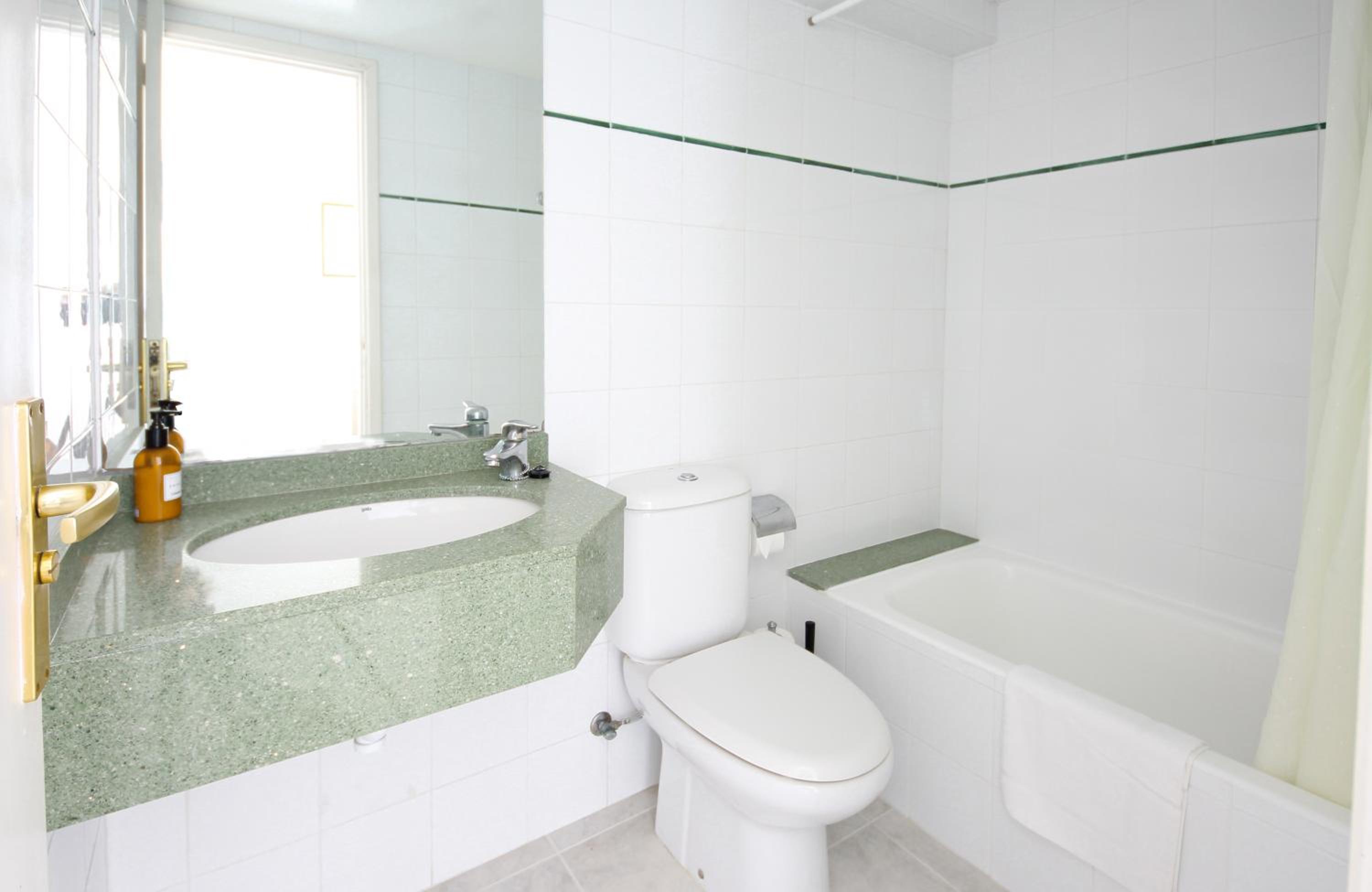 One-Bedroom Apartment with Garden View - Photo 10