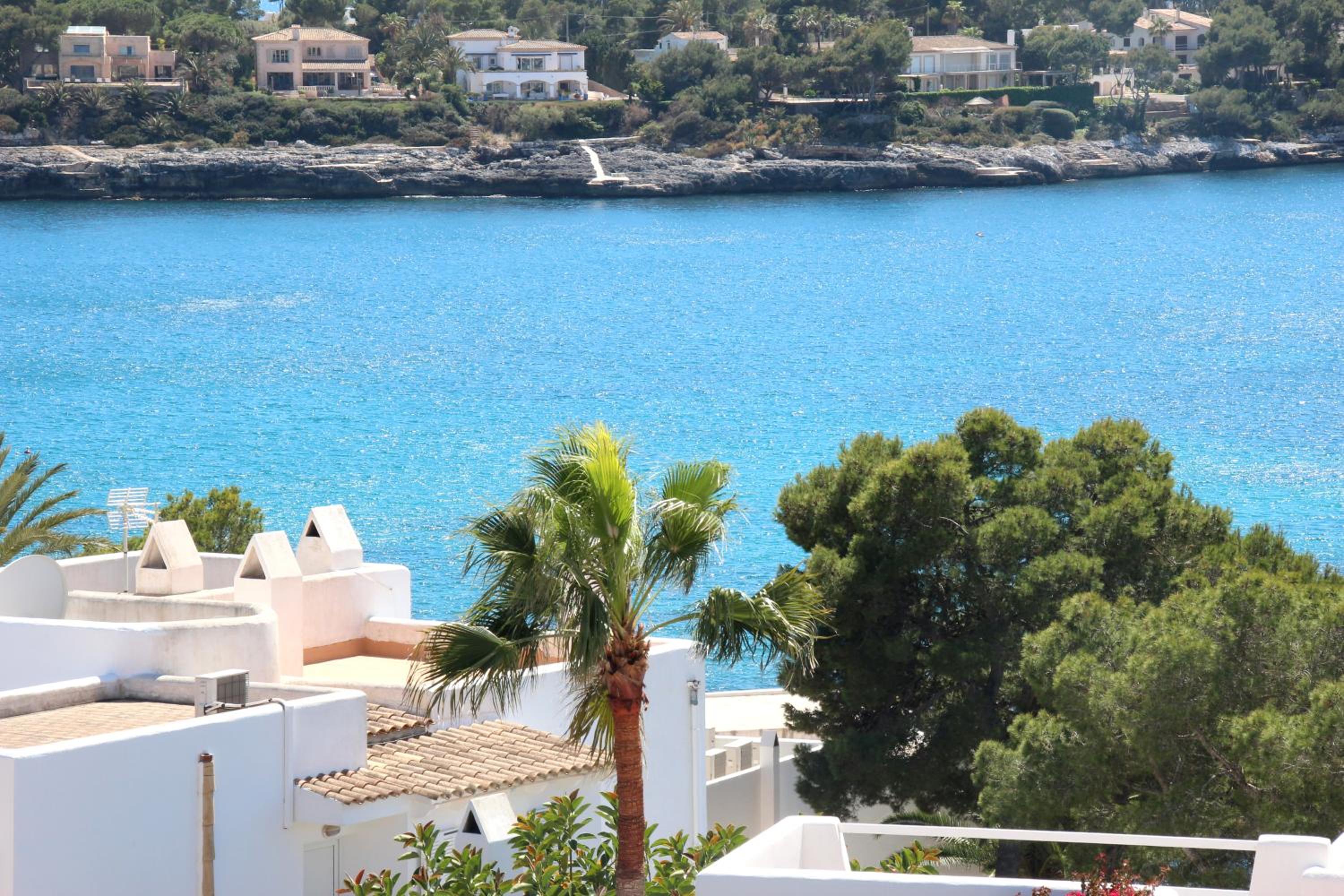 One-Bedroom Apartment with Sea View - Photo 13