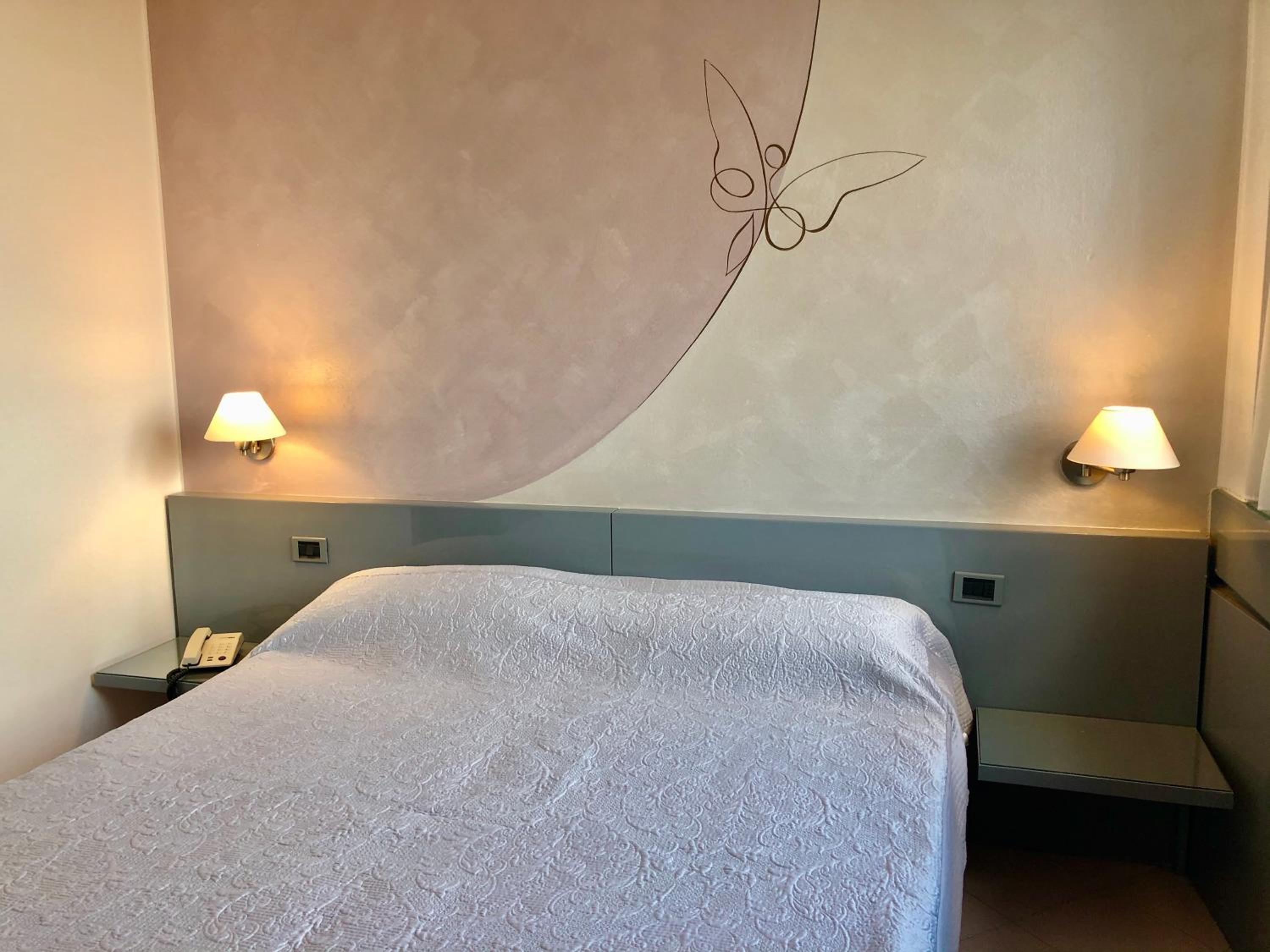Double Room - Photo 12