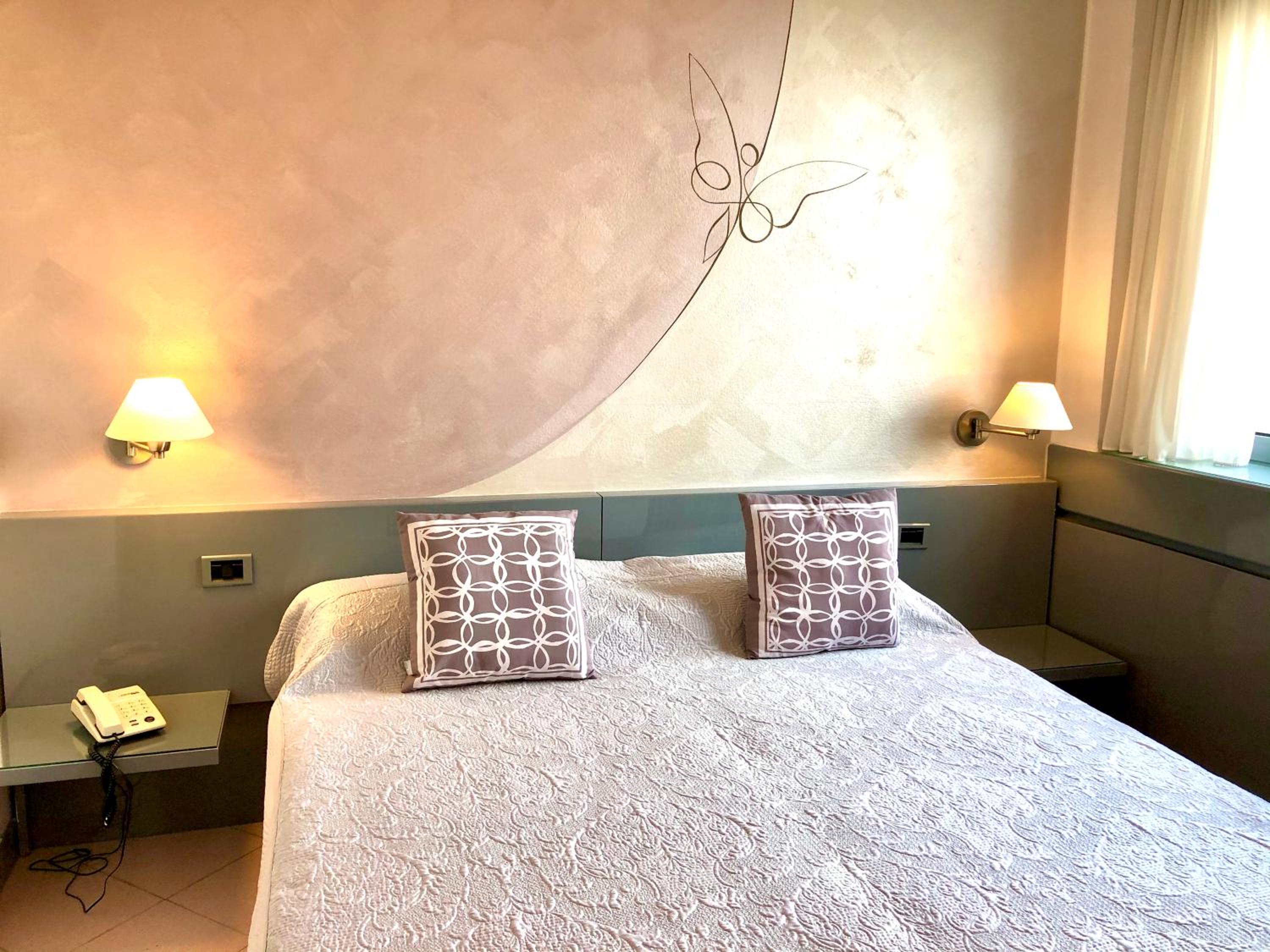 Double Room - Photo 7