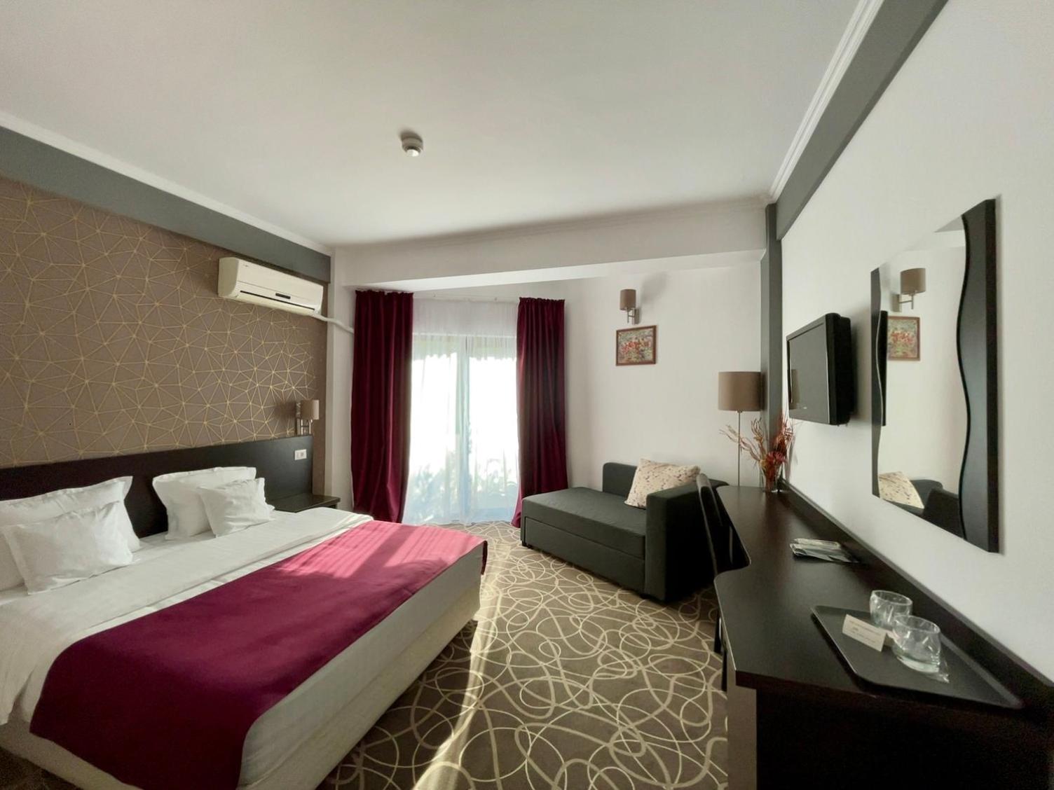 Double Room with Balcony - Photo 5