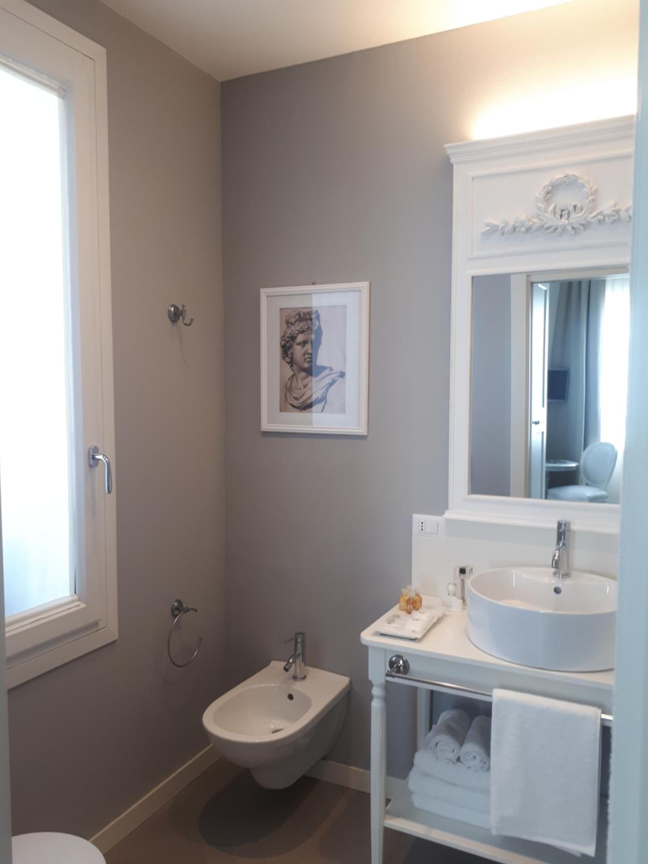 Double or Twin Room - Photo 7