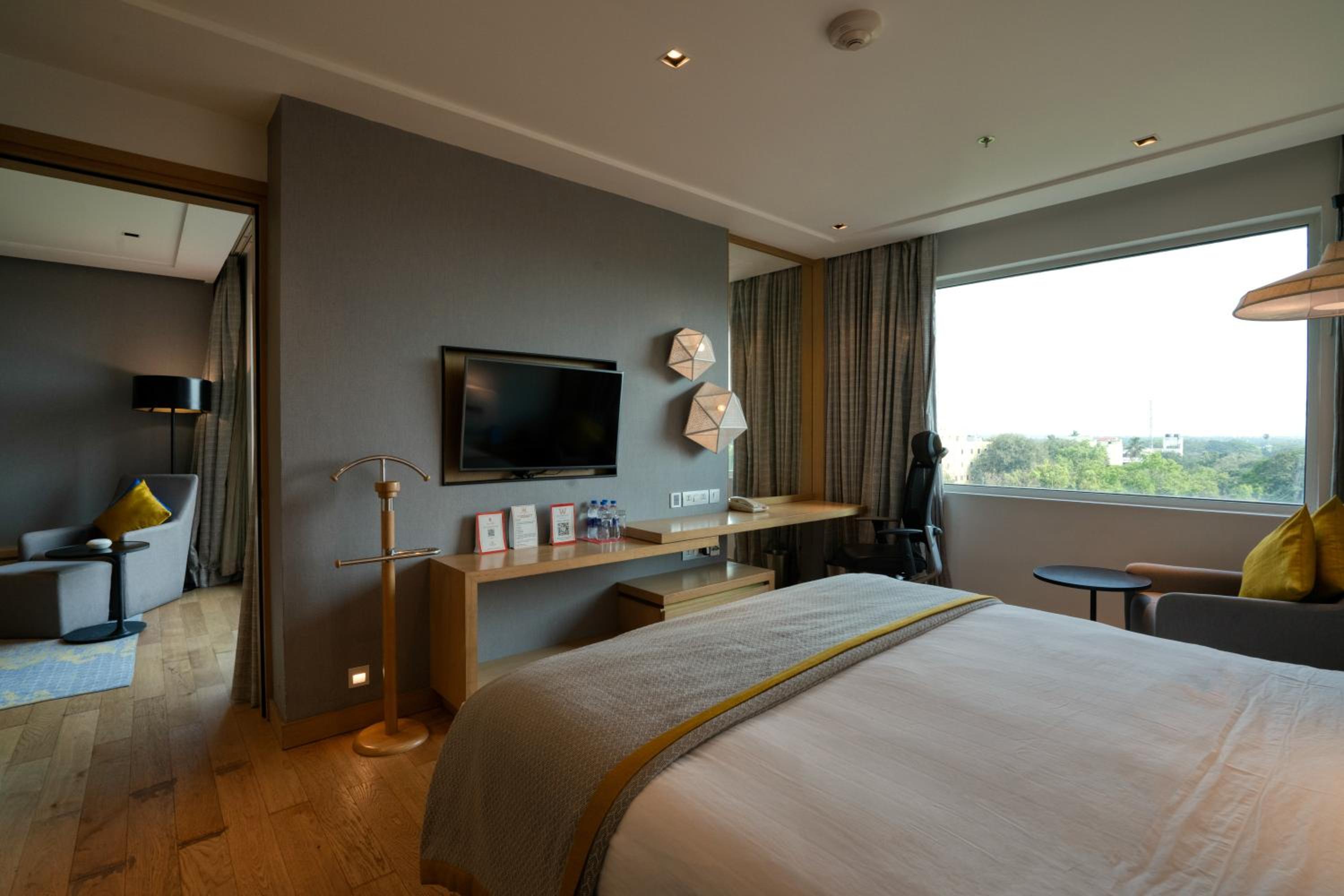 Executive Suites - Photo 3
