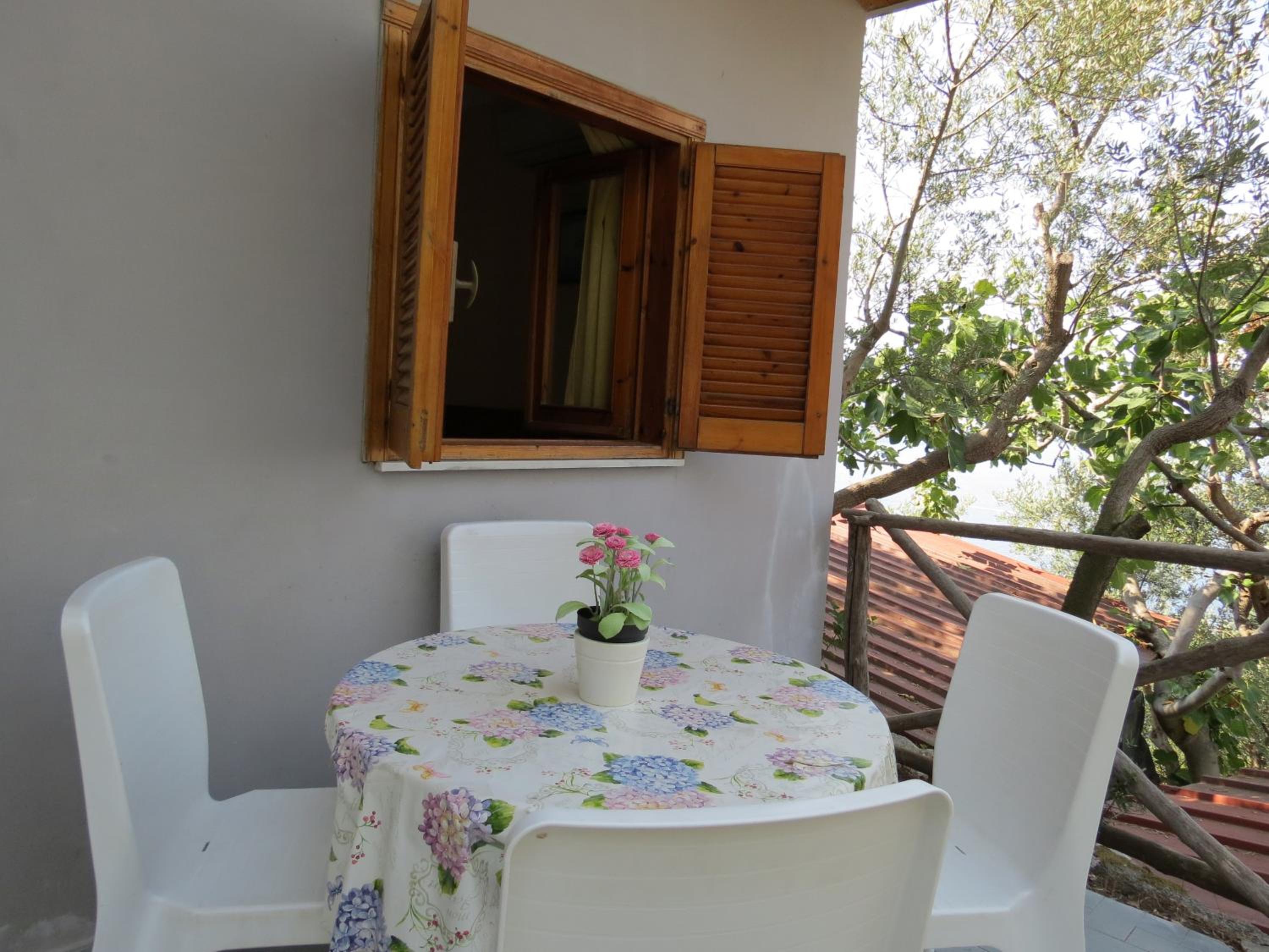 Chalet with Kitchenette (4 Adults) photo 2
