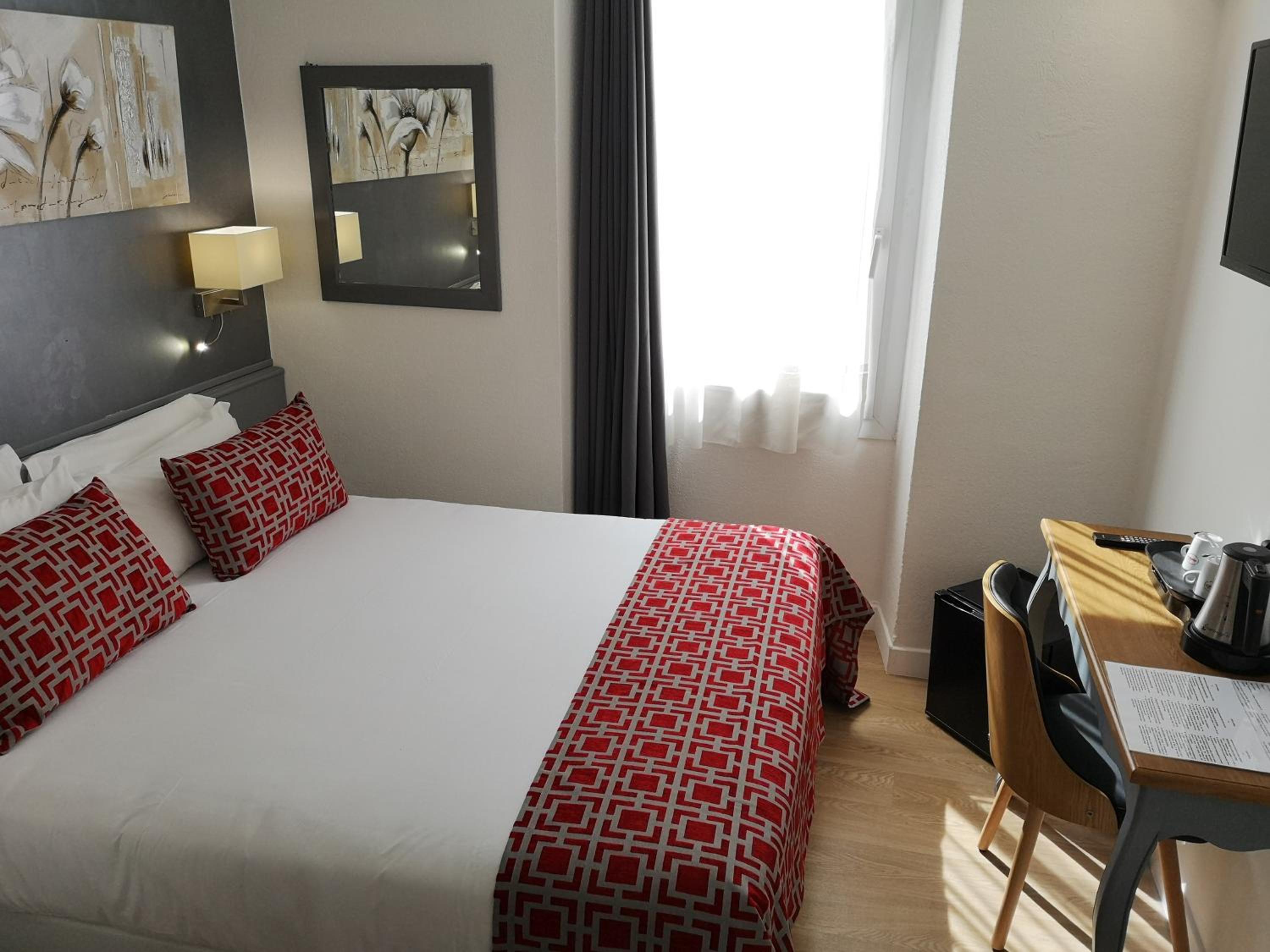 Double or Twin Room - Photo 2