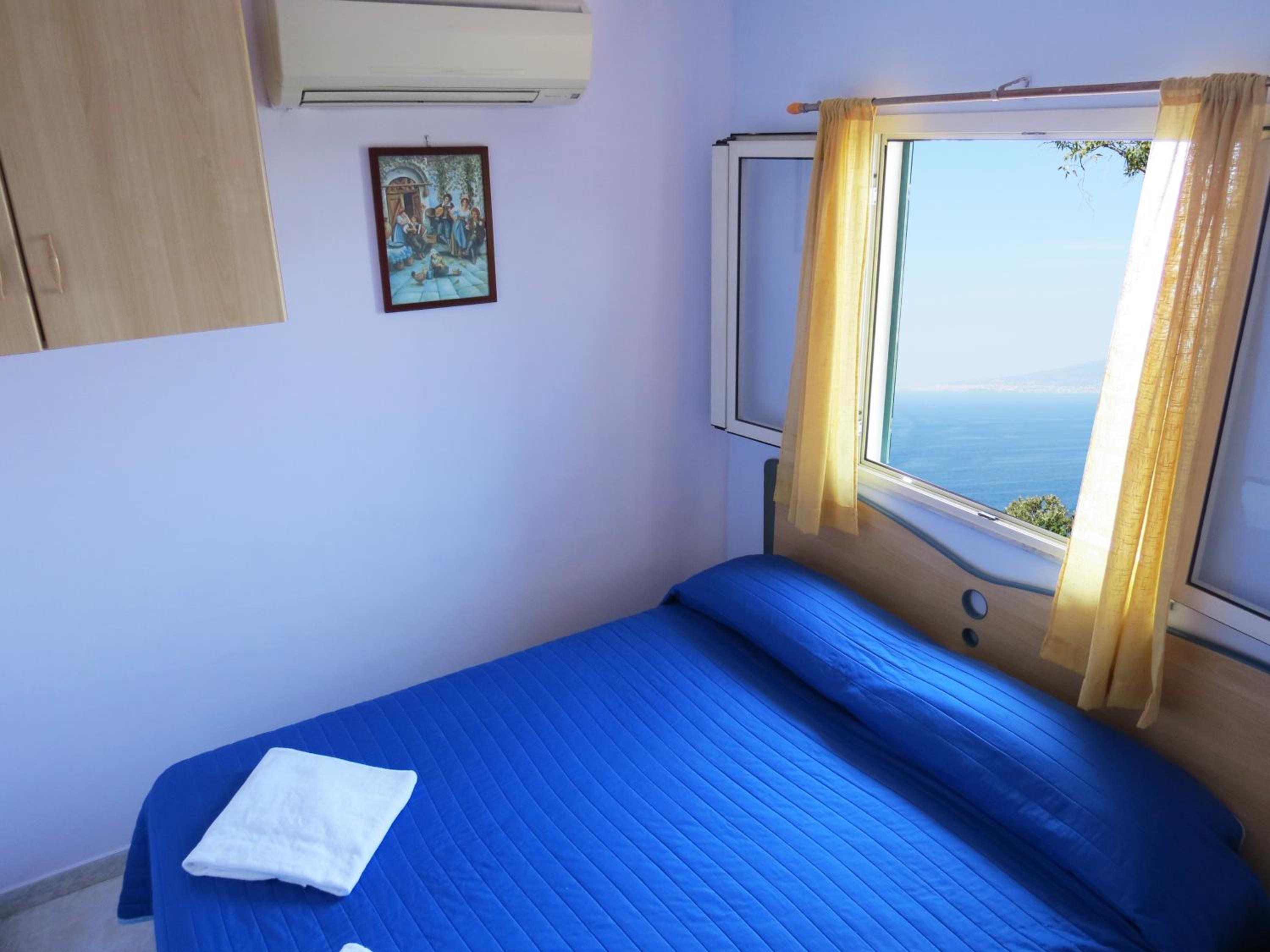 Chalet with Sea View and Kitchenette (4 Adults)