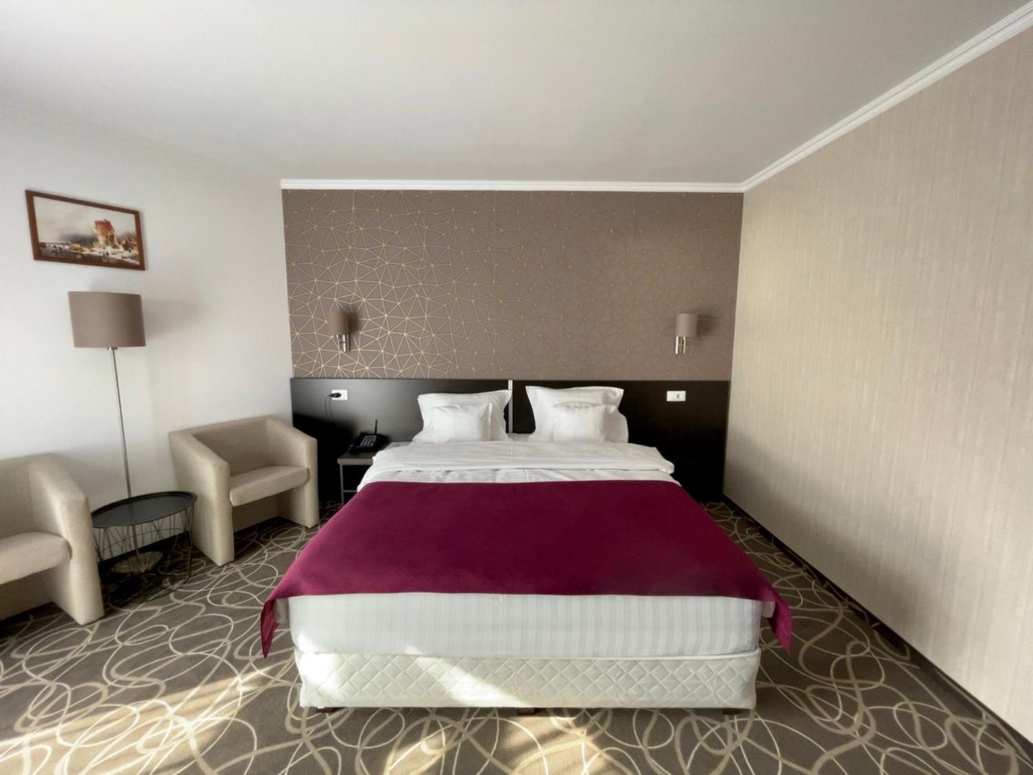 Double Room with Balcony - Photo 3