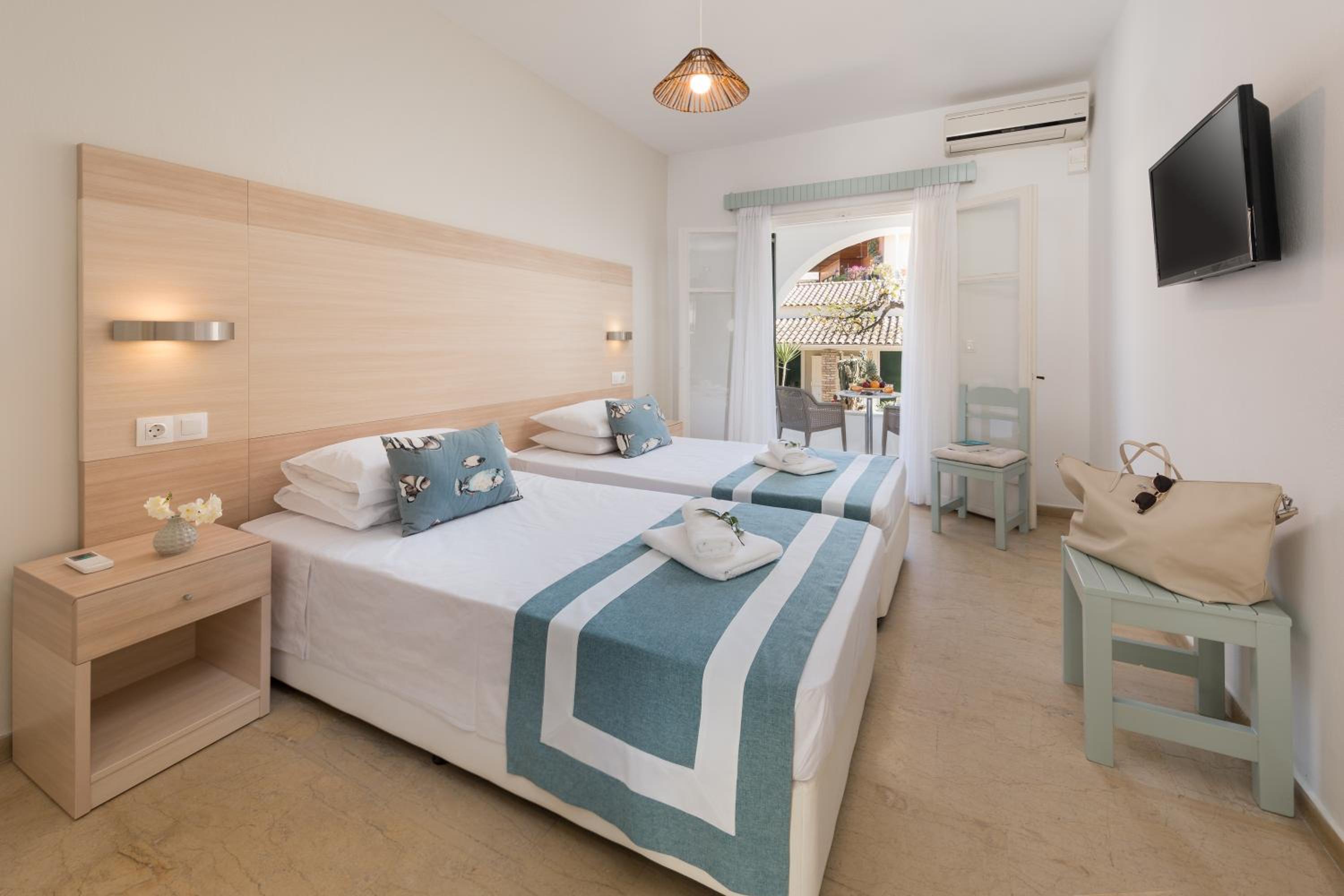 Double or Twin Room - Photo 13