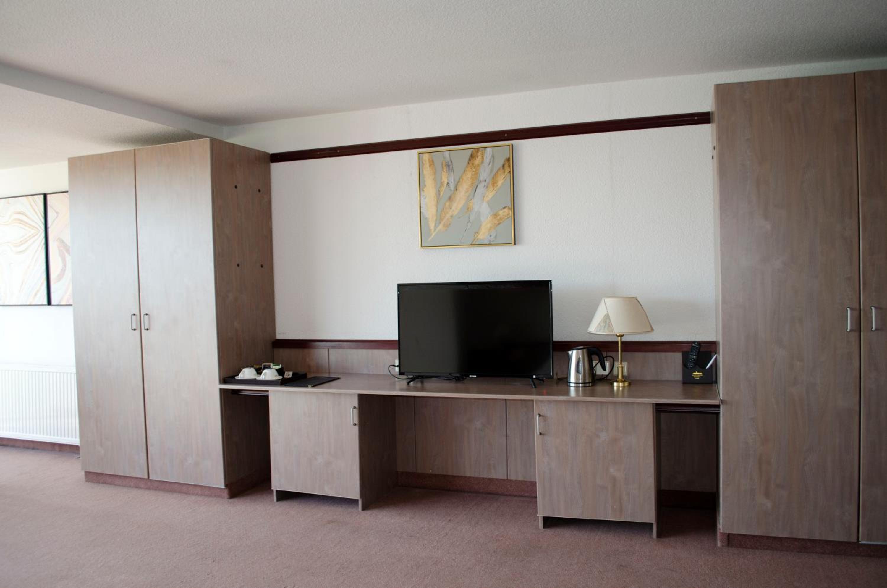 Family Room - Photo 4