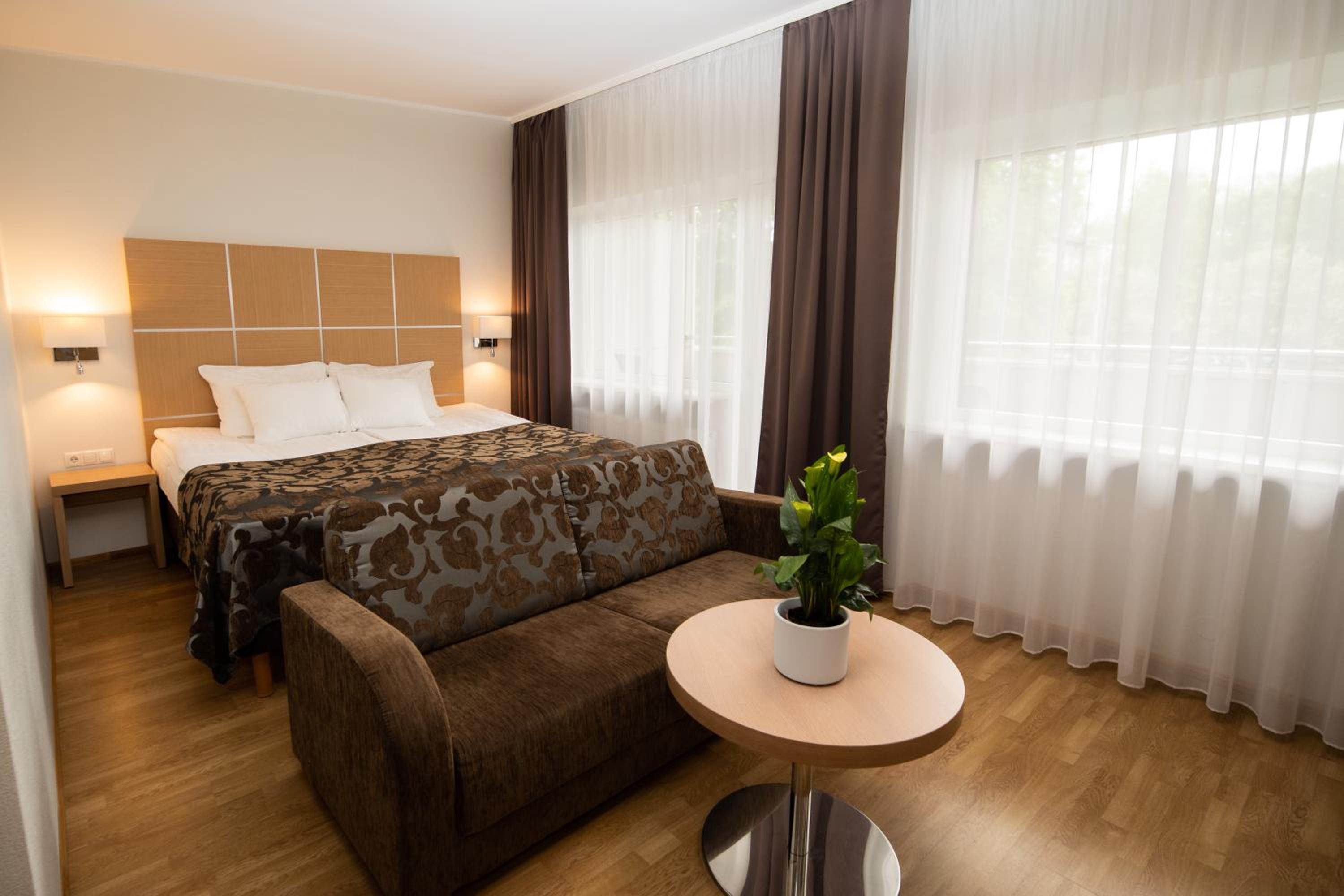 Deluxe Double Room, Balcony, Park View - Photo 1