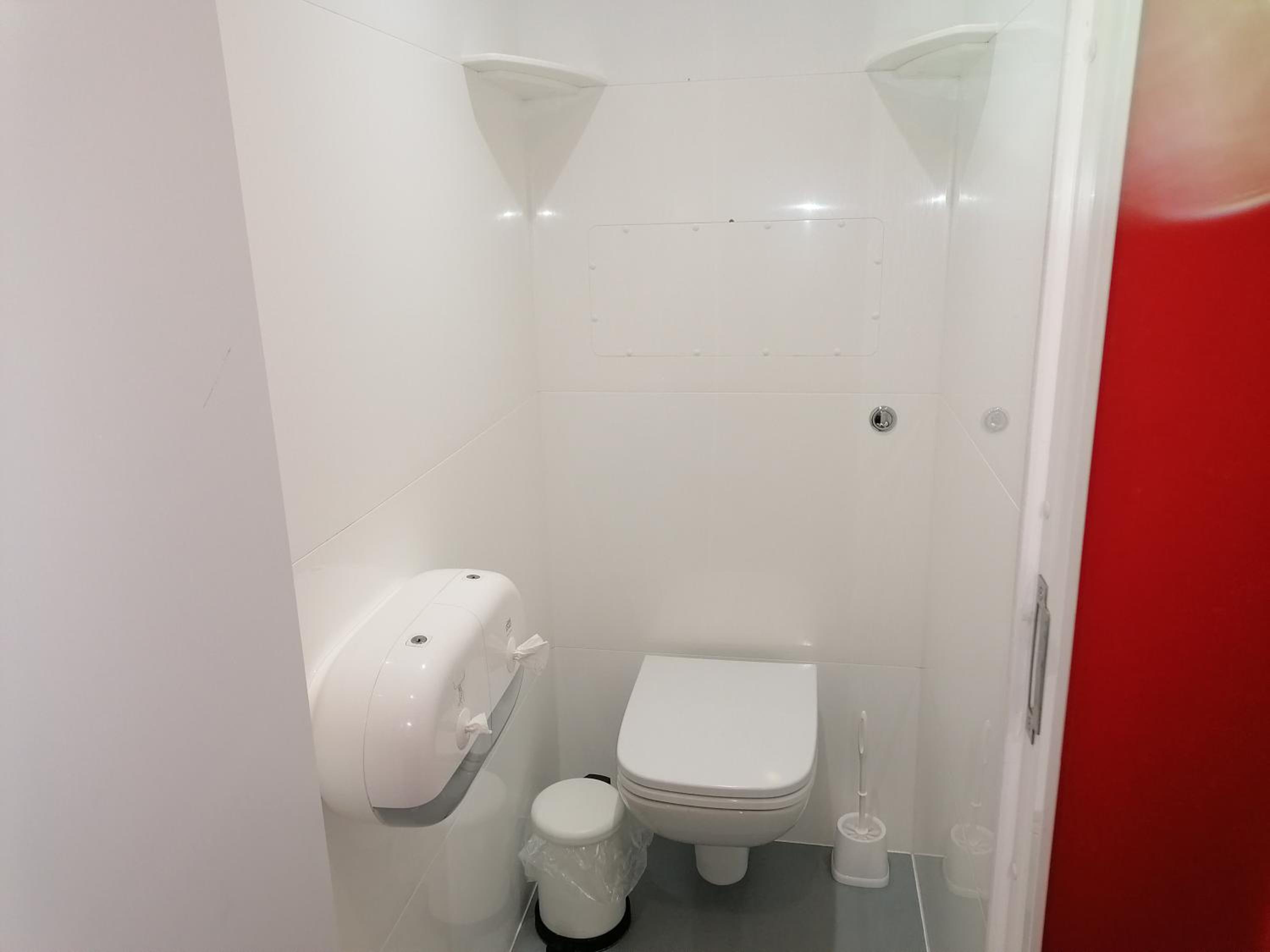 Double bed in a private Capsule (2 pax) - Upper level