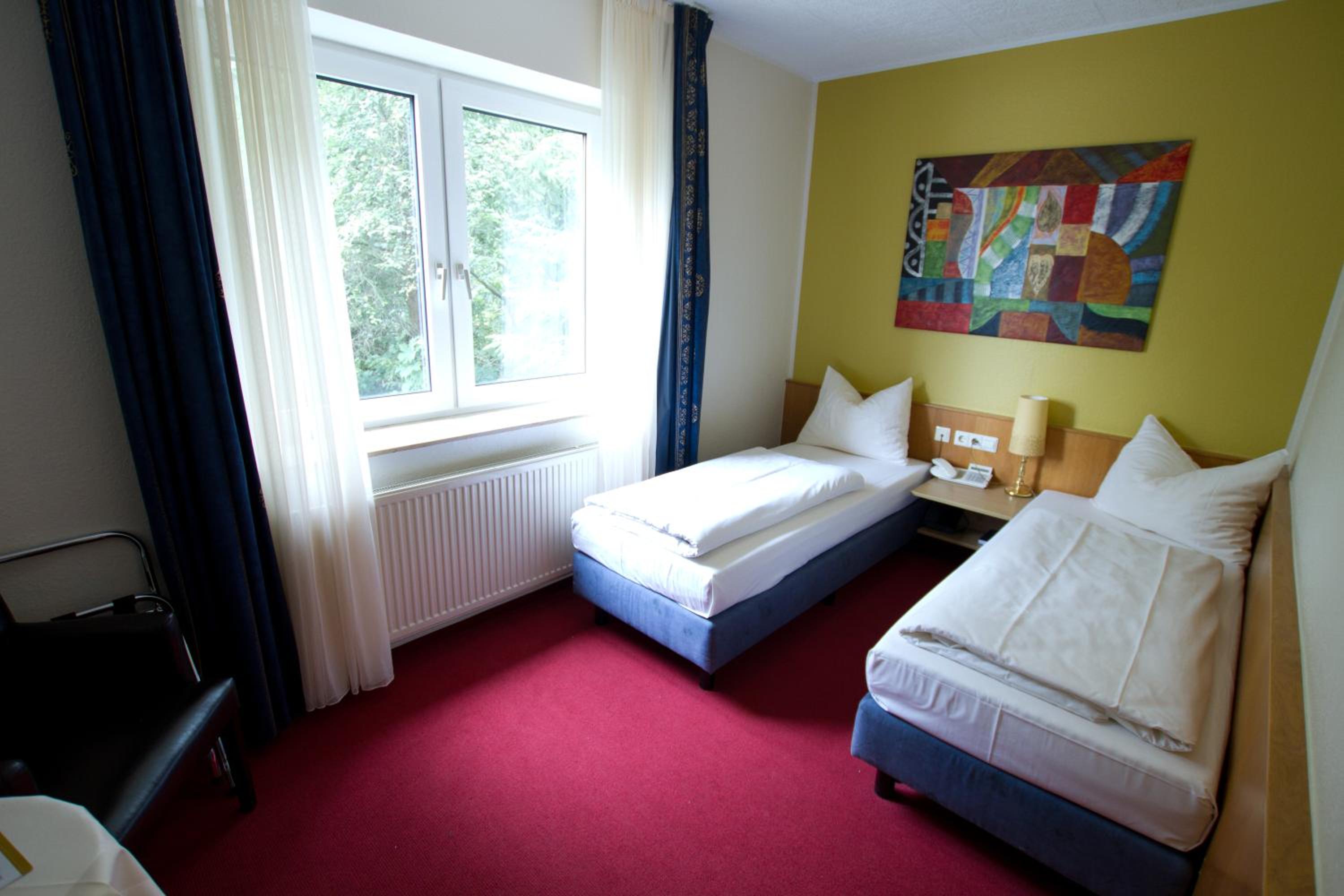Twin Room - Photo 3