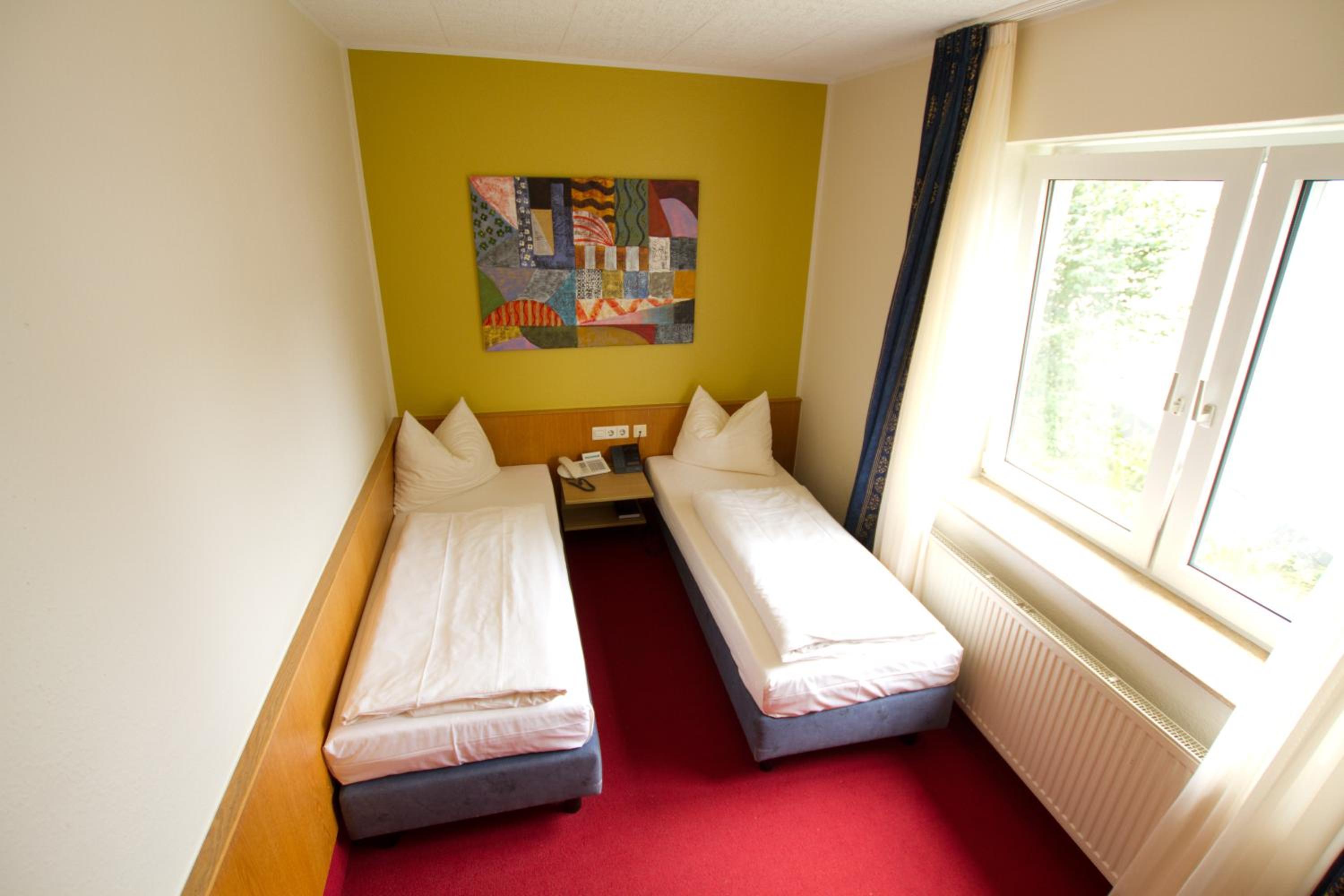 Twin Room - Photo 9