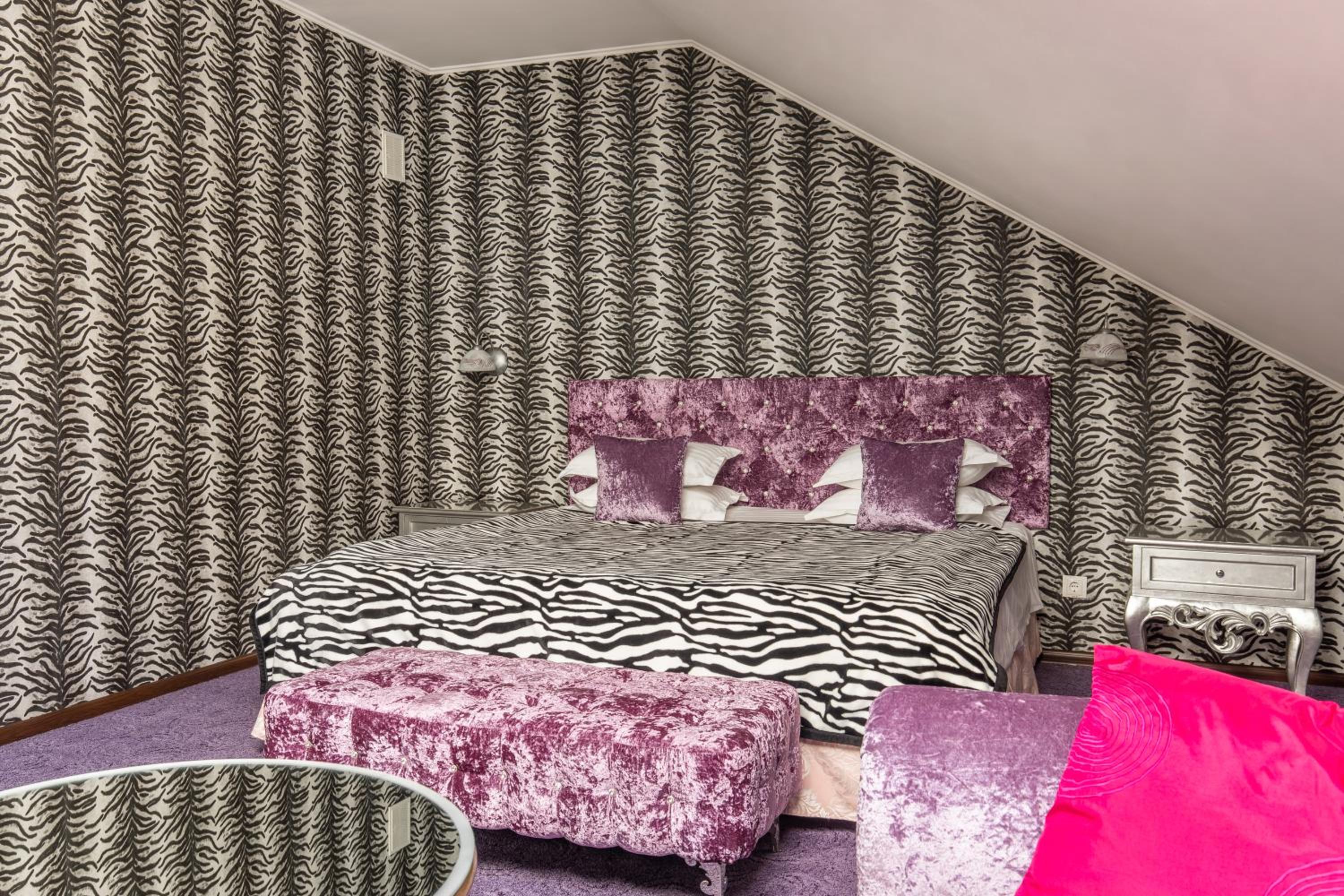 Queen Suite photo 1