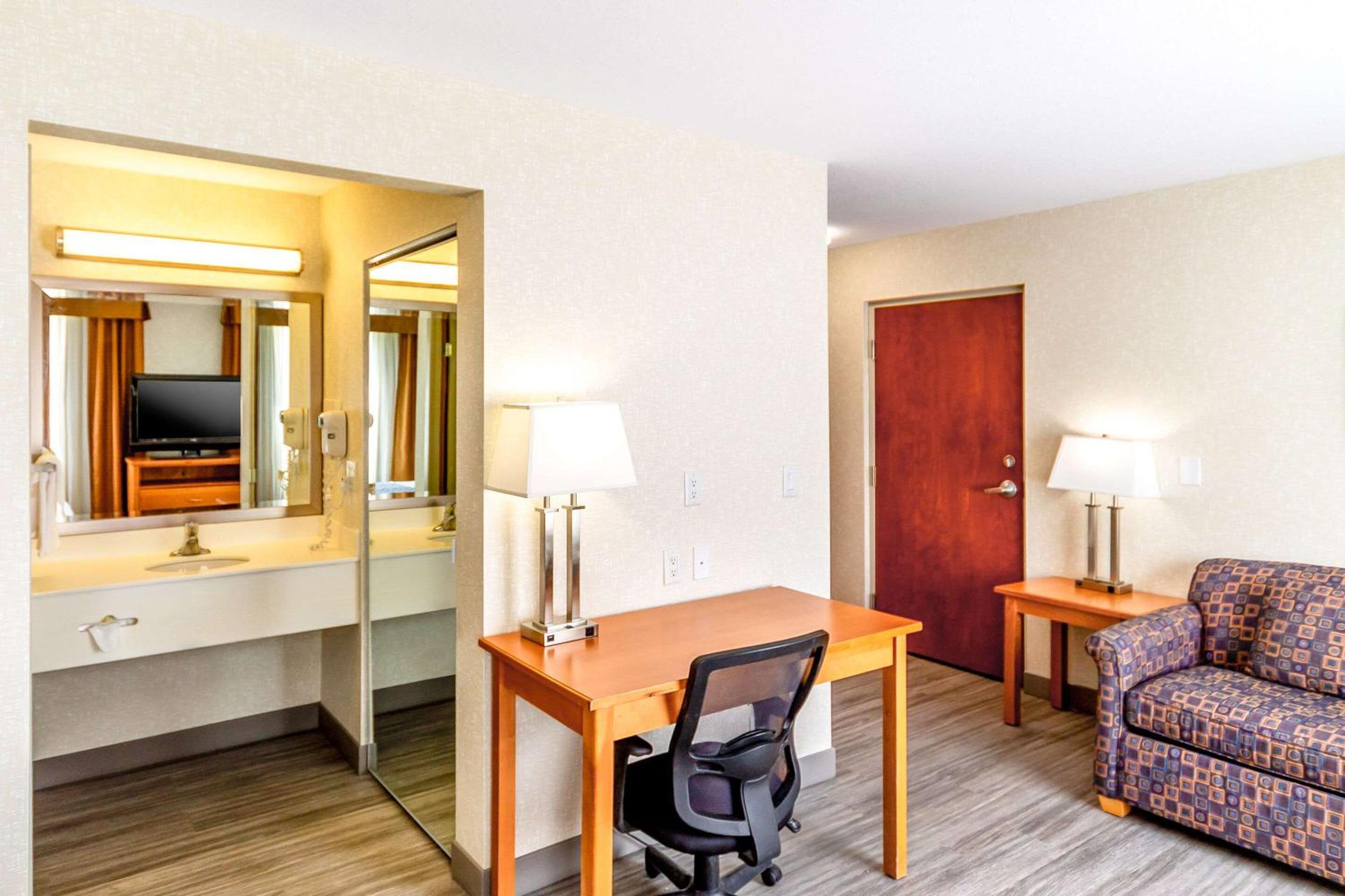 Queen Suite with Sofa Bed - Main Building photo 1