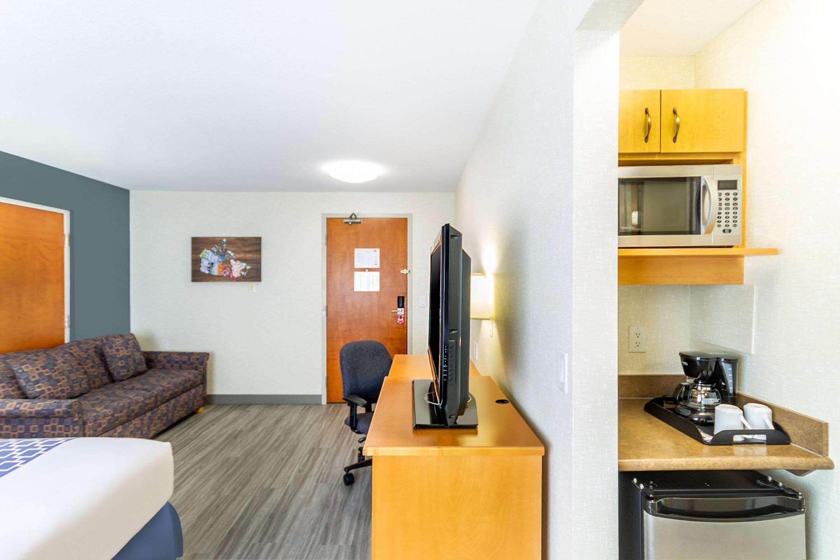 Standard King Room photo 2