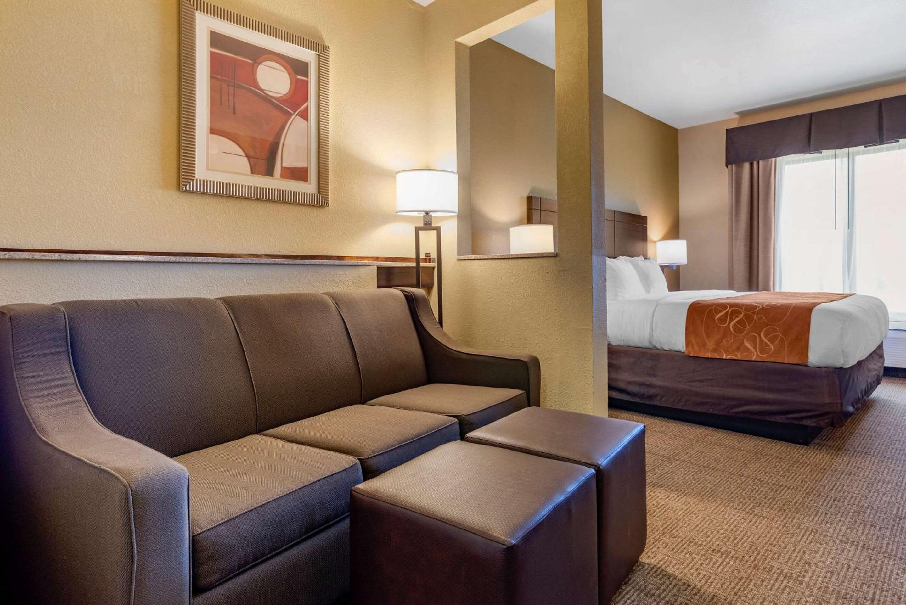 King Suite - Non-Smoking photo 1