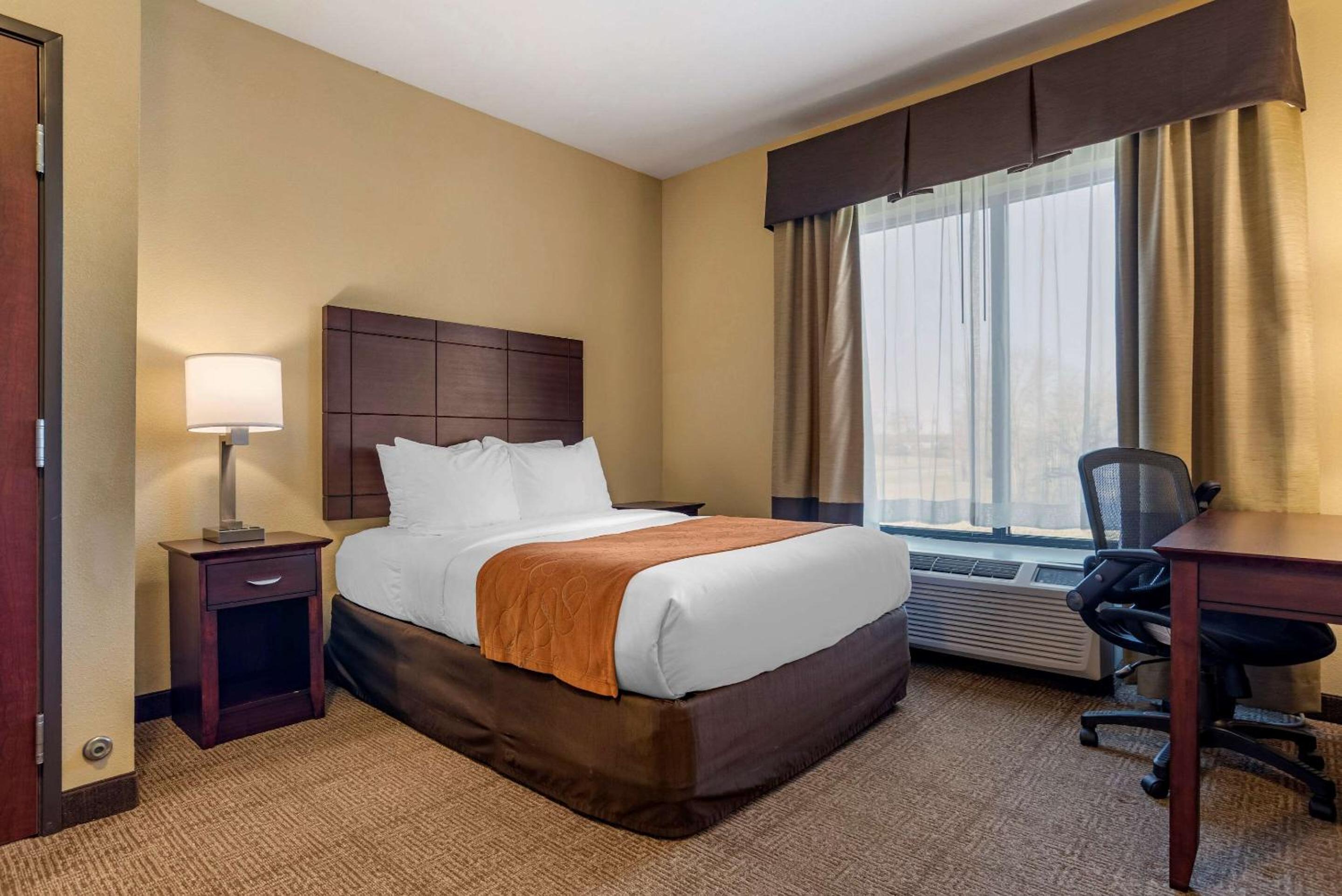 Double Suite with Two Double Beds - Accessible/Non-Smoking photo 1