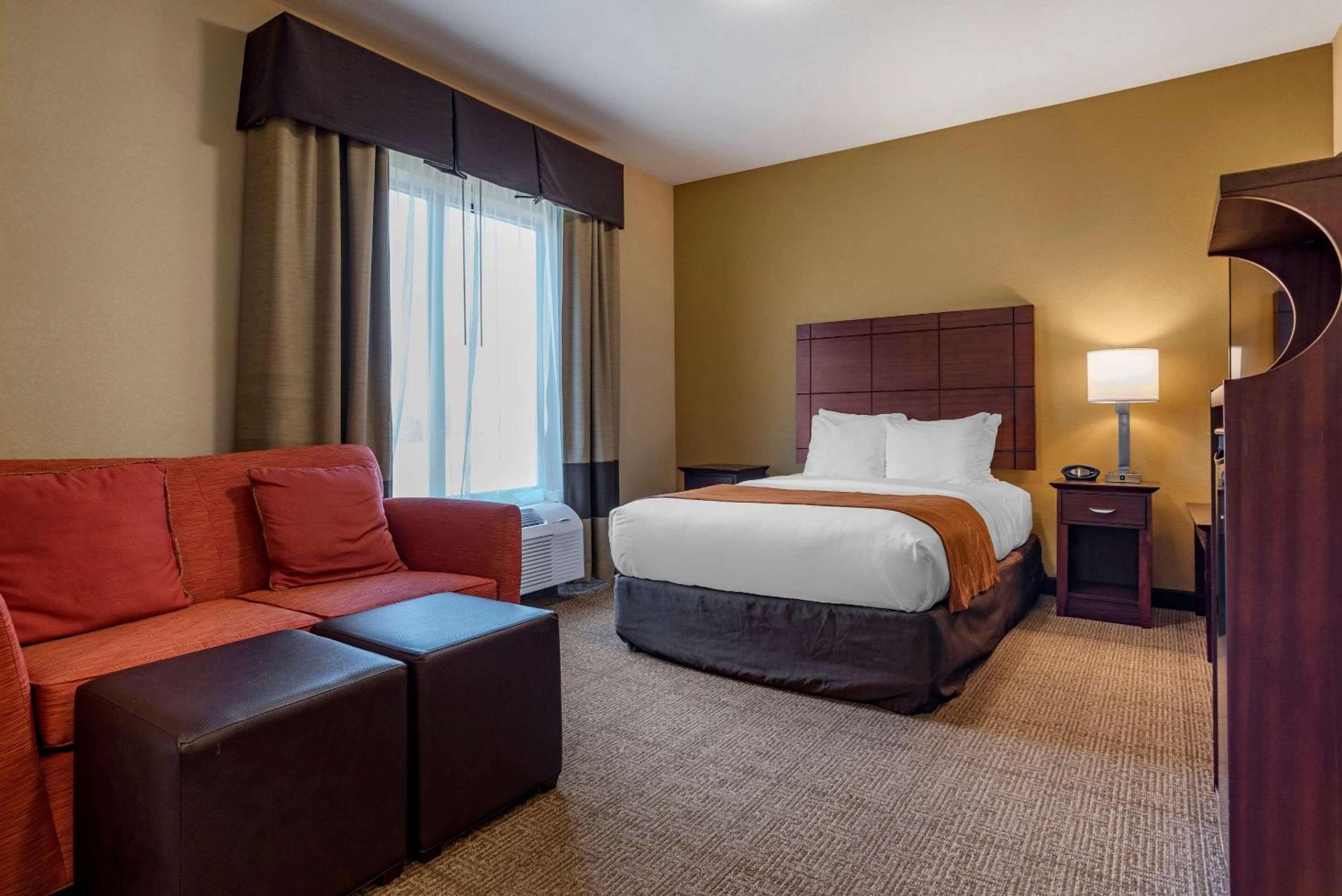 Double Suite with Two Double Beds - Accessible/Non-Smoking photo 3