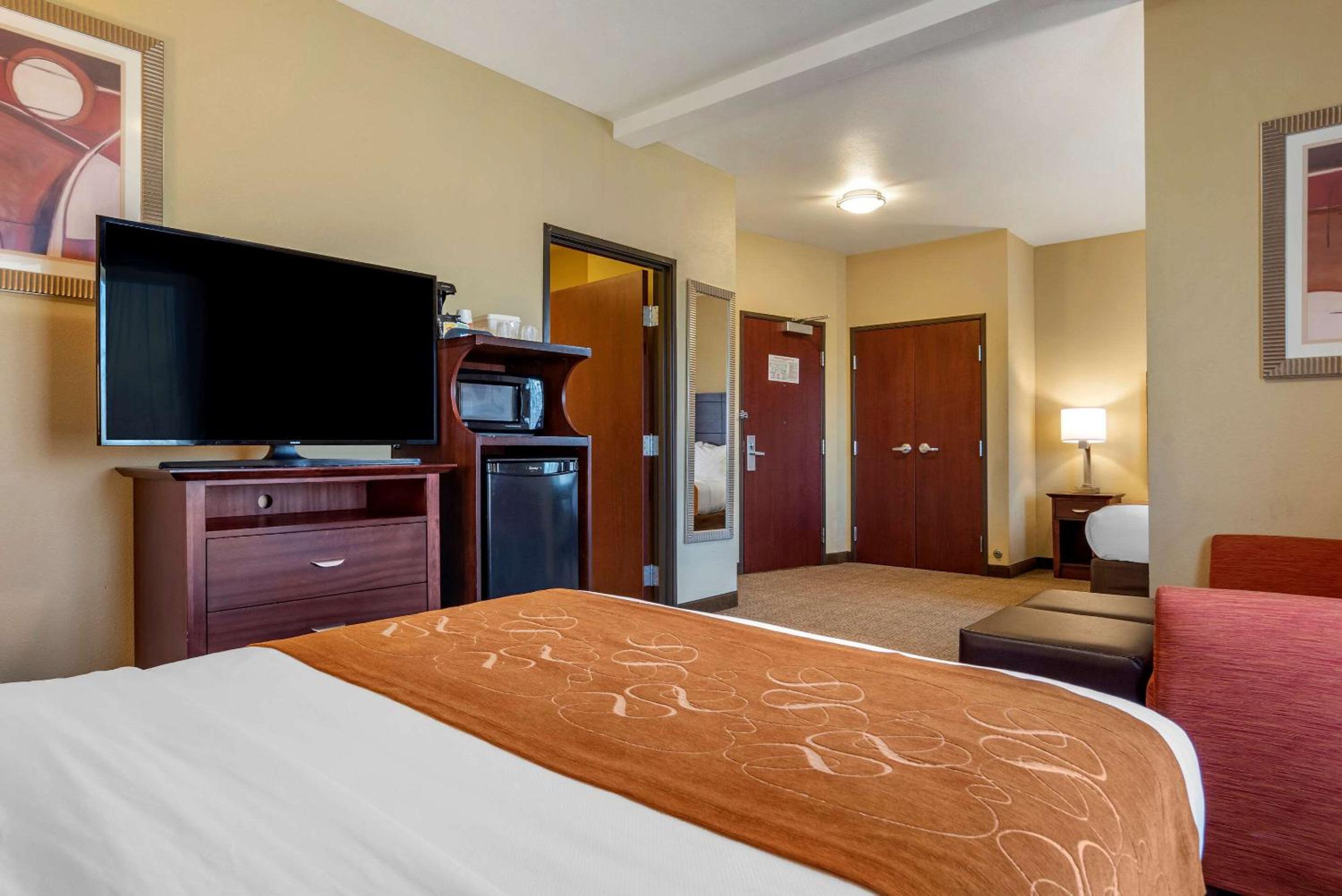 Double Suite with Two Double Beds - Accessible/Non-Smoking photo 2