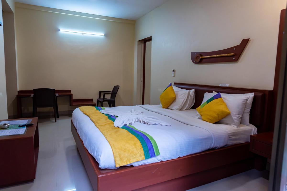 Deluxe Double Room with Balcony photo 1