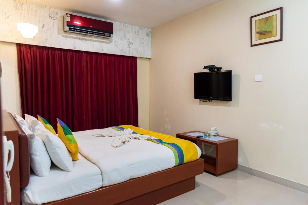 King Suite with Balcony photo 2
