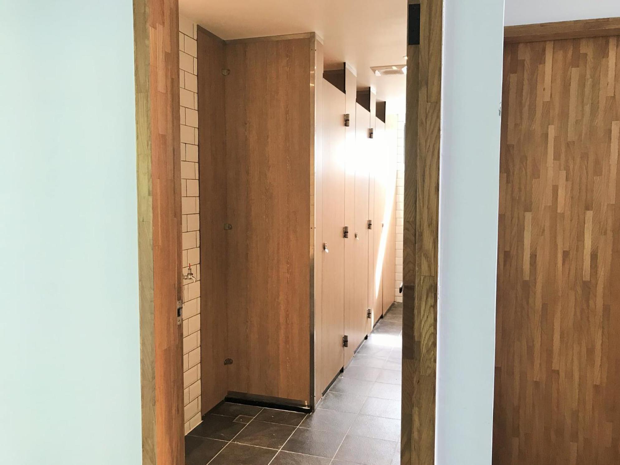 Family Room with Shared Bathroom photo 2