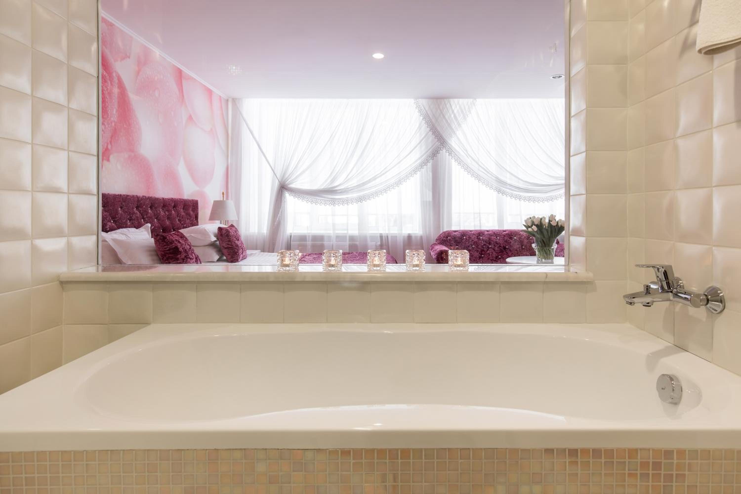 Queen Suite photo 2