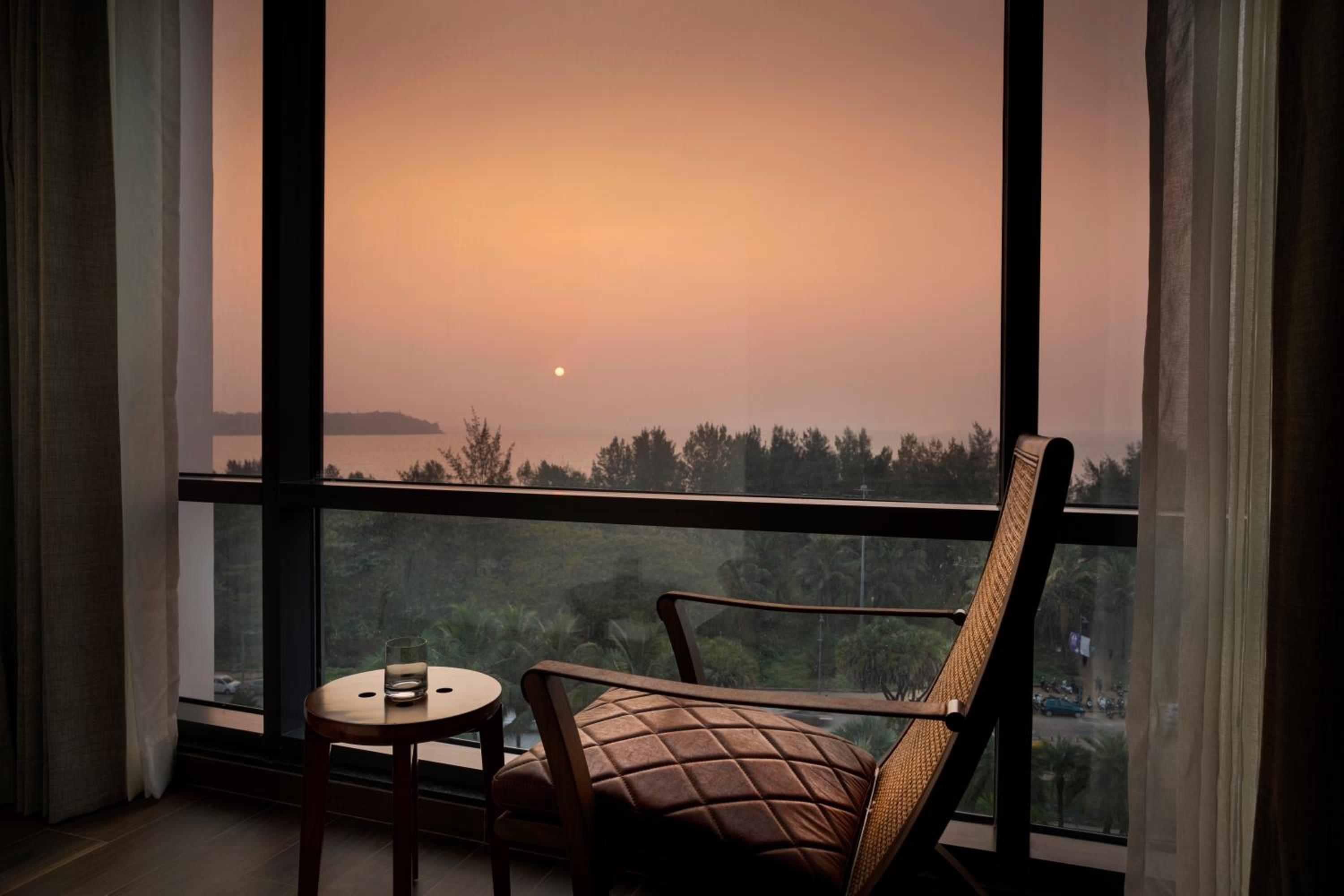 Deluxe Double Room with Sea View - Photo 2