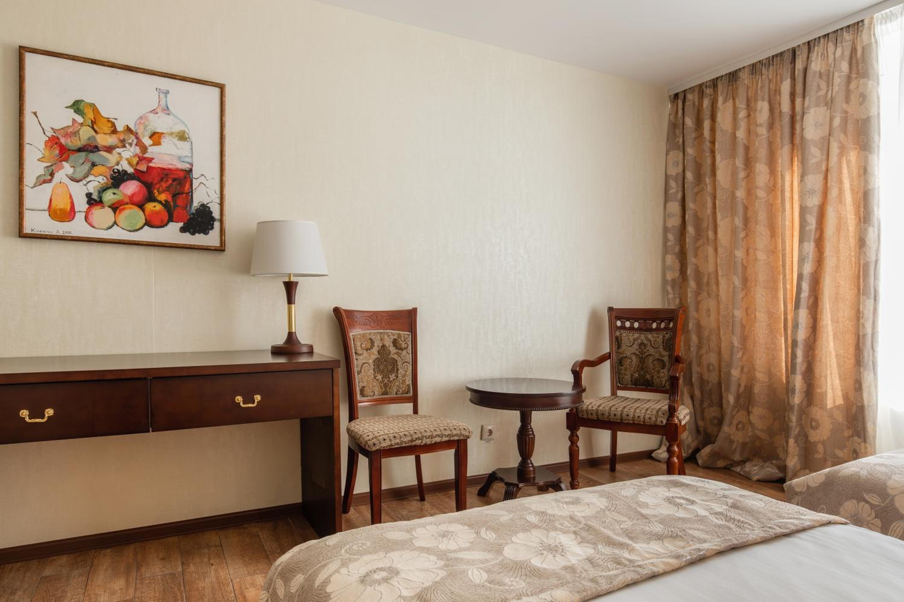 Economy Triple Room photo 3
