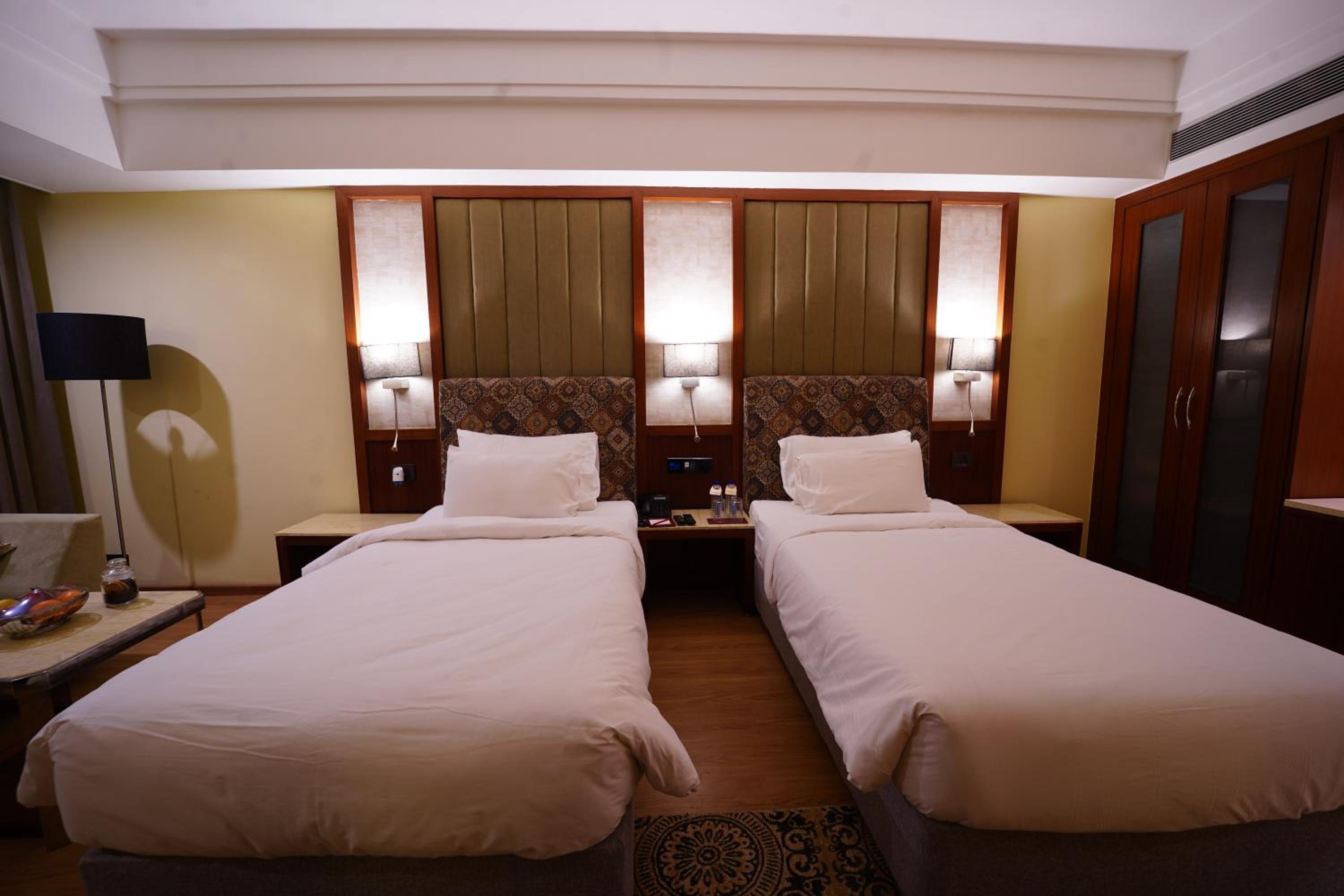 Deluxe Double Room - Photo 11