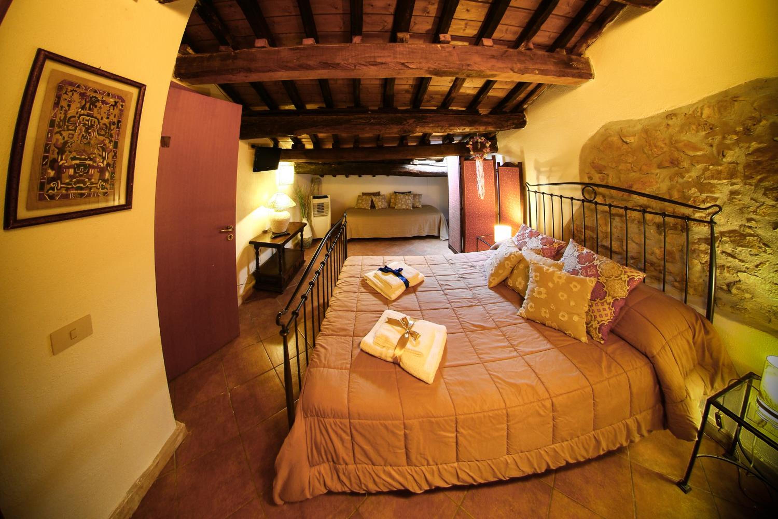 Triple Room with Bathroom - Photo 9