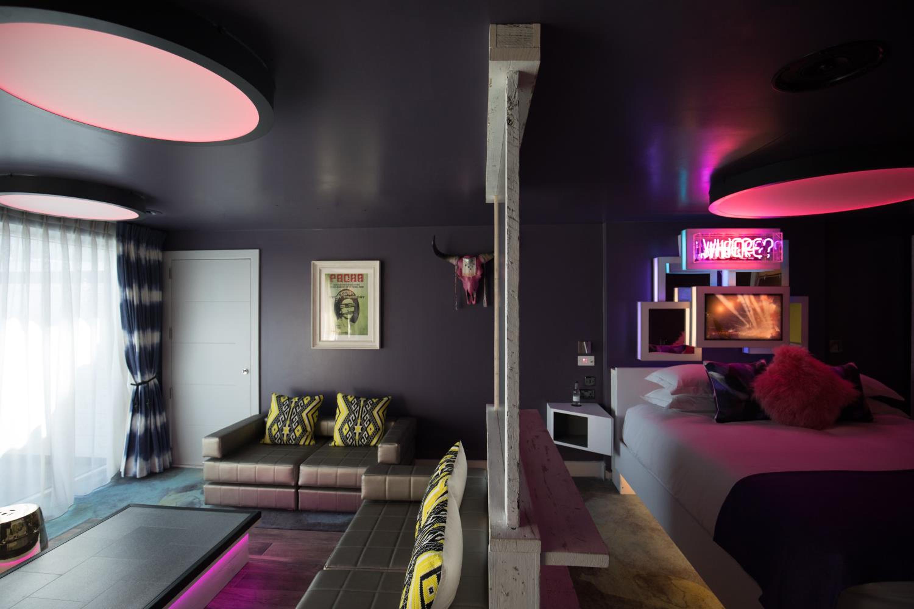 Signature Suite - Photo 7