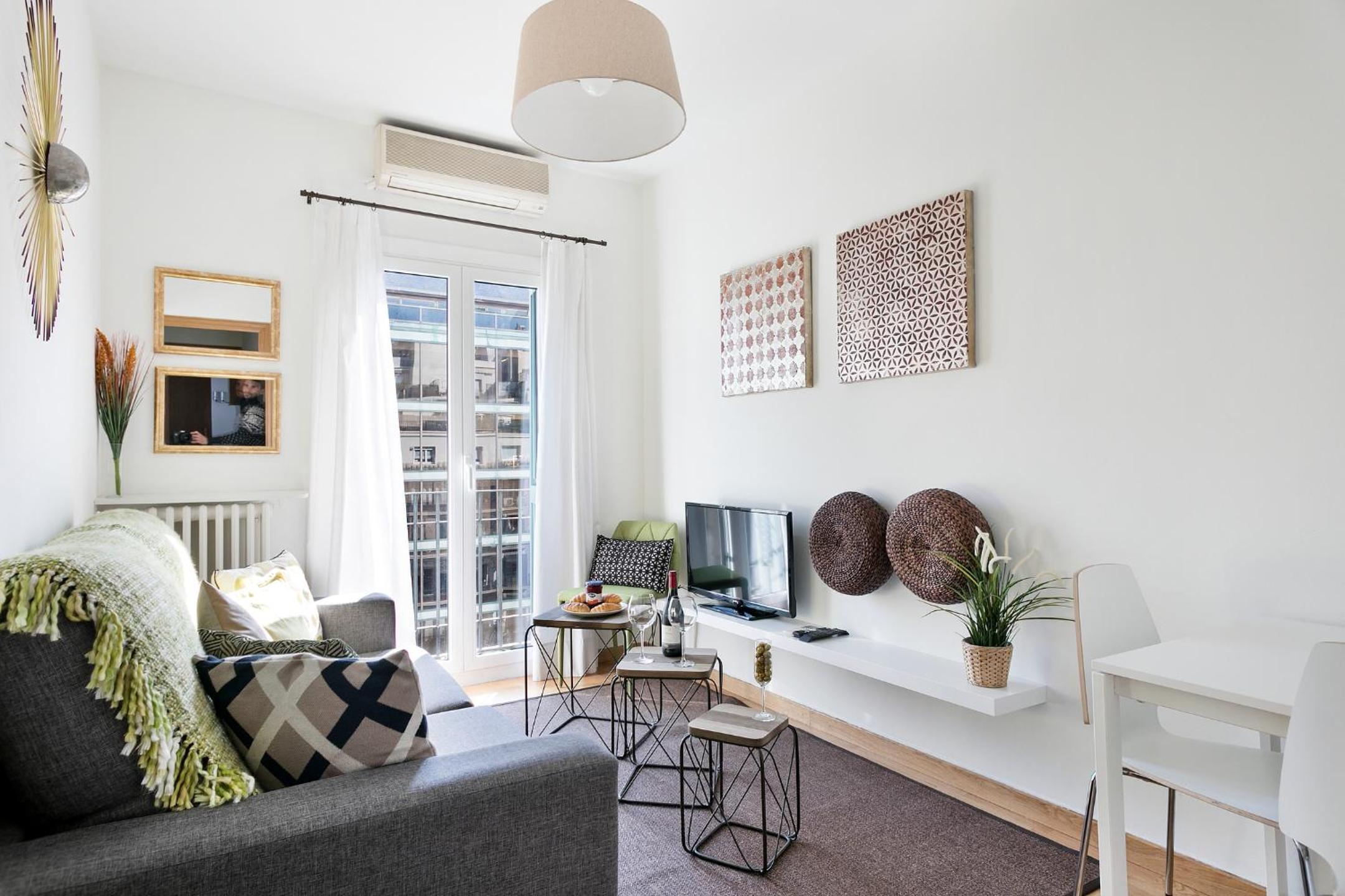 One-Bedroom Apartment photo 2