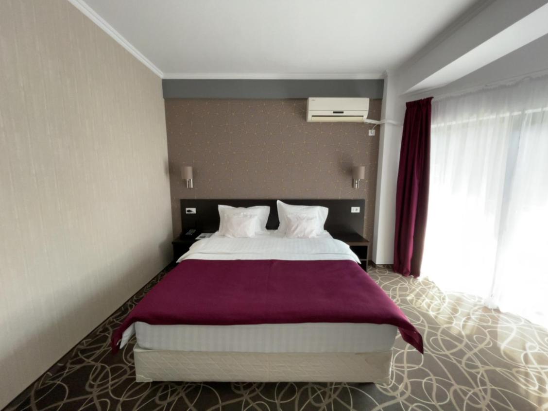 Double Room with Balcony - Photo 7