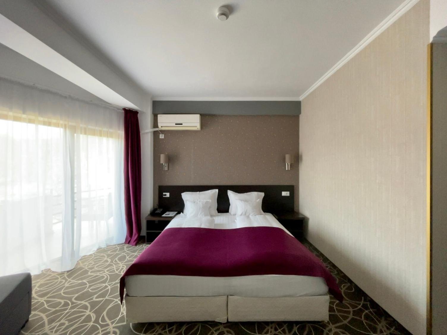 Double Room with Balcony - Photo 15