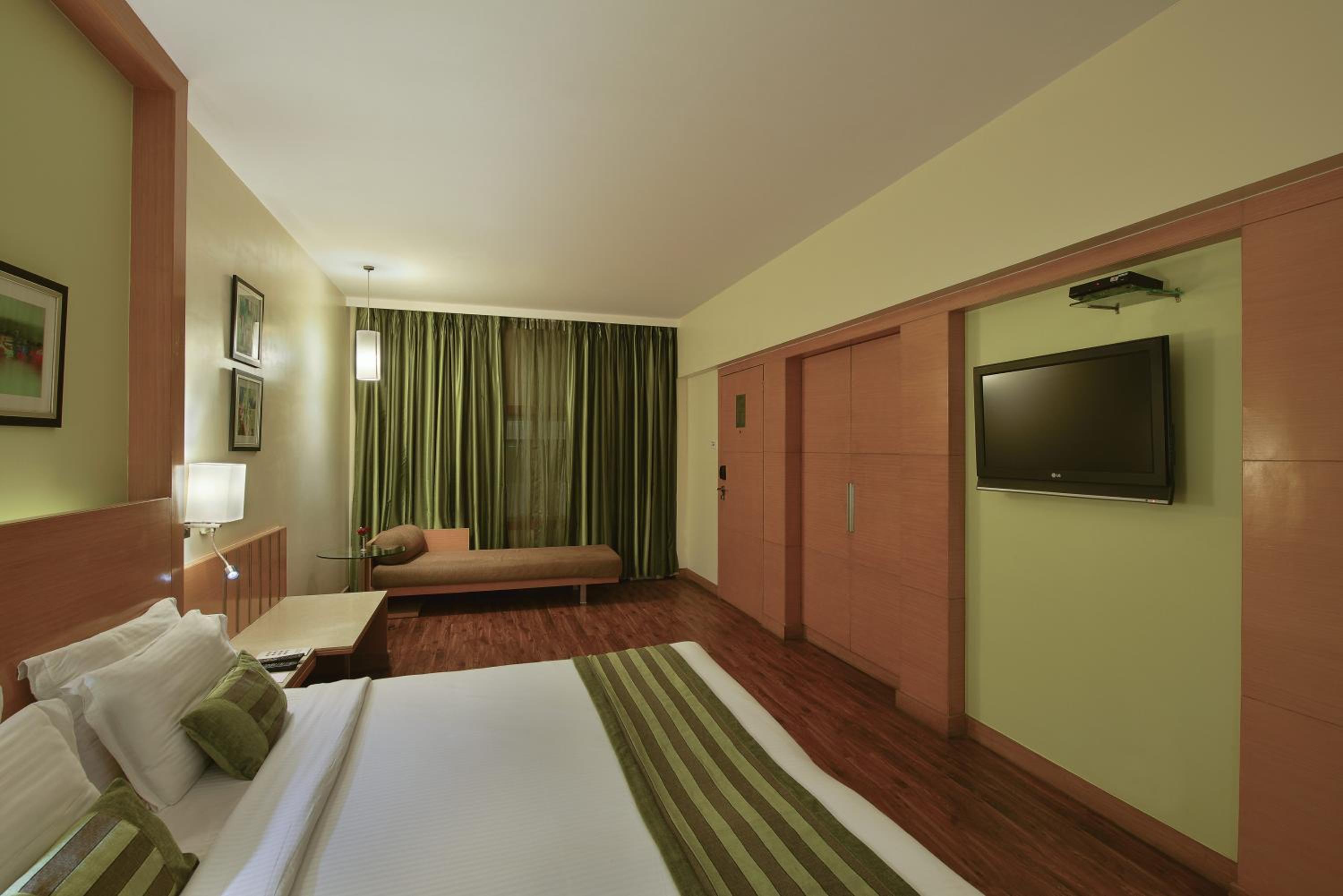 Executive Deluxe Room - Photo 10
