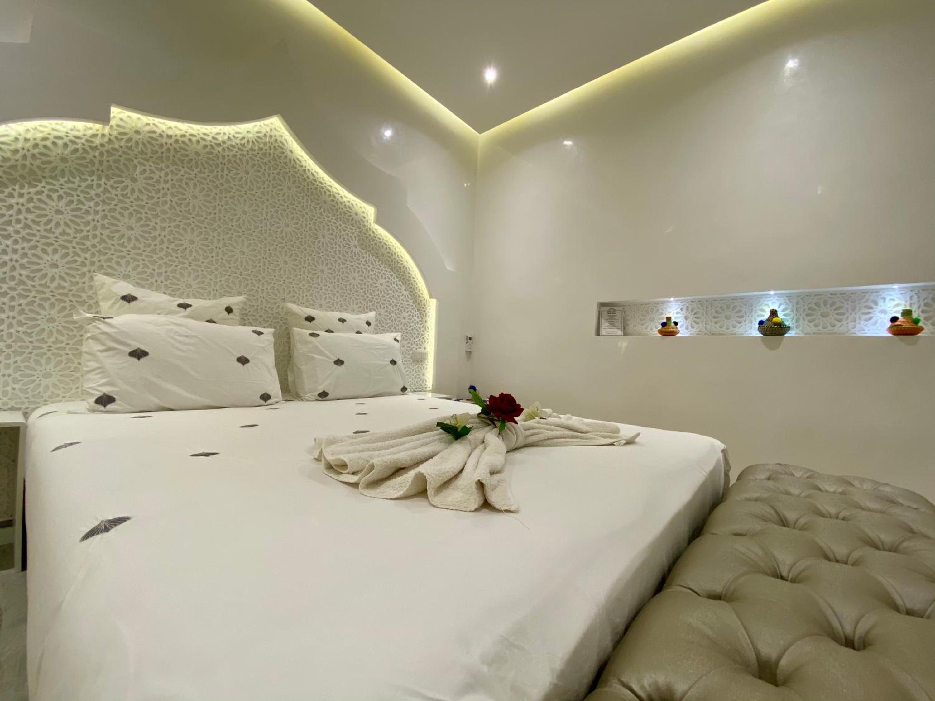 Double Room - Photo 9