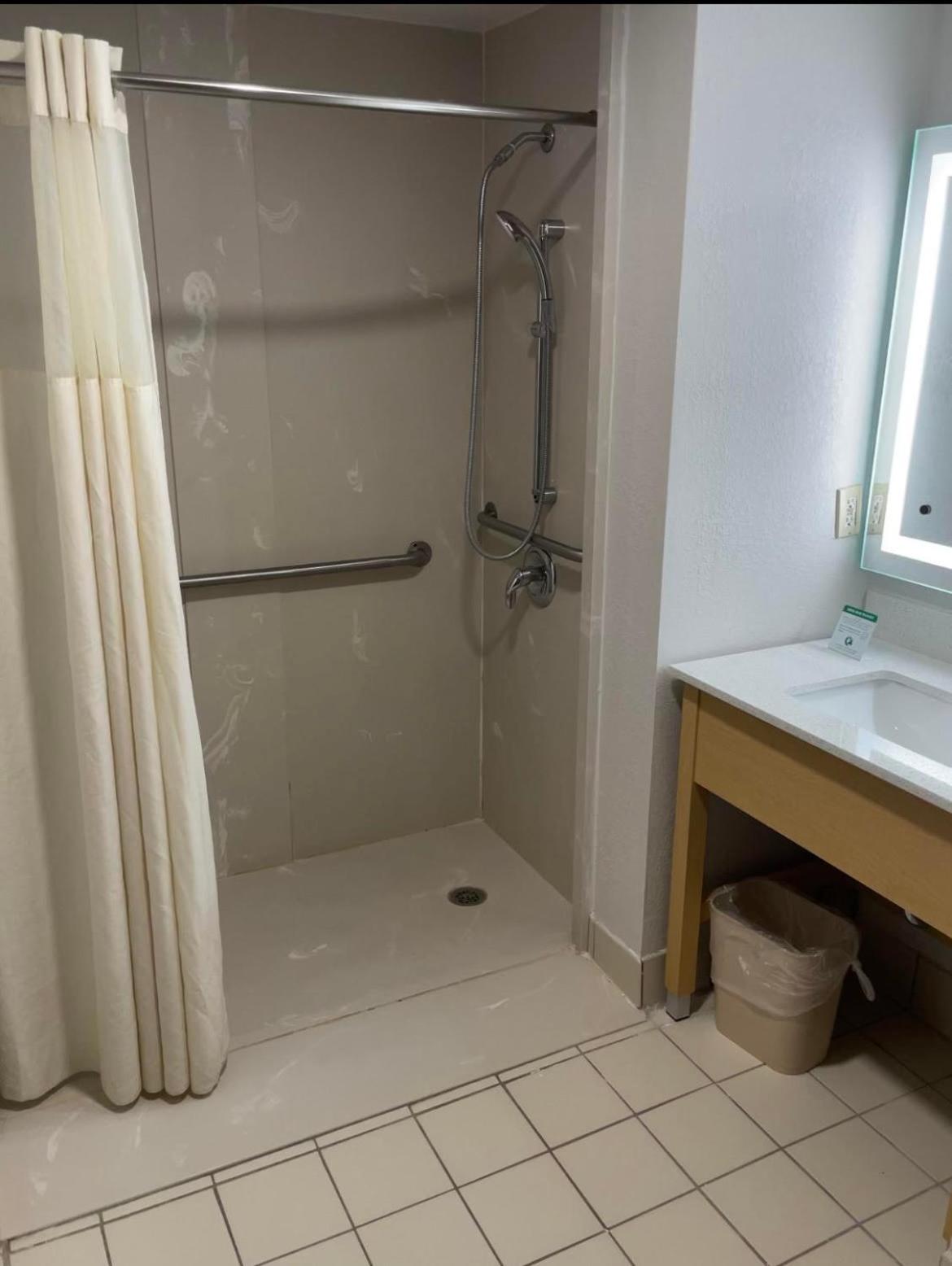 Double Room - Accessible/Non-Smoking - Photo 2
