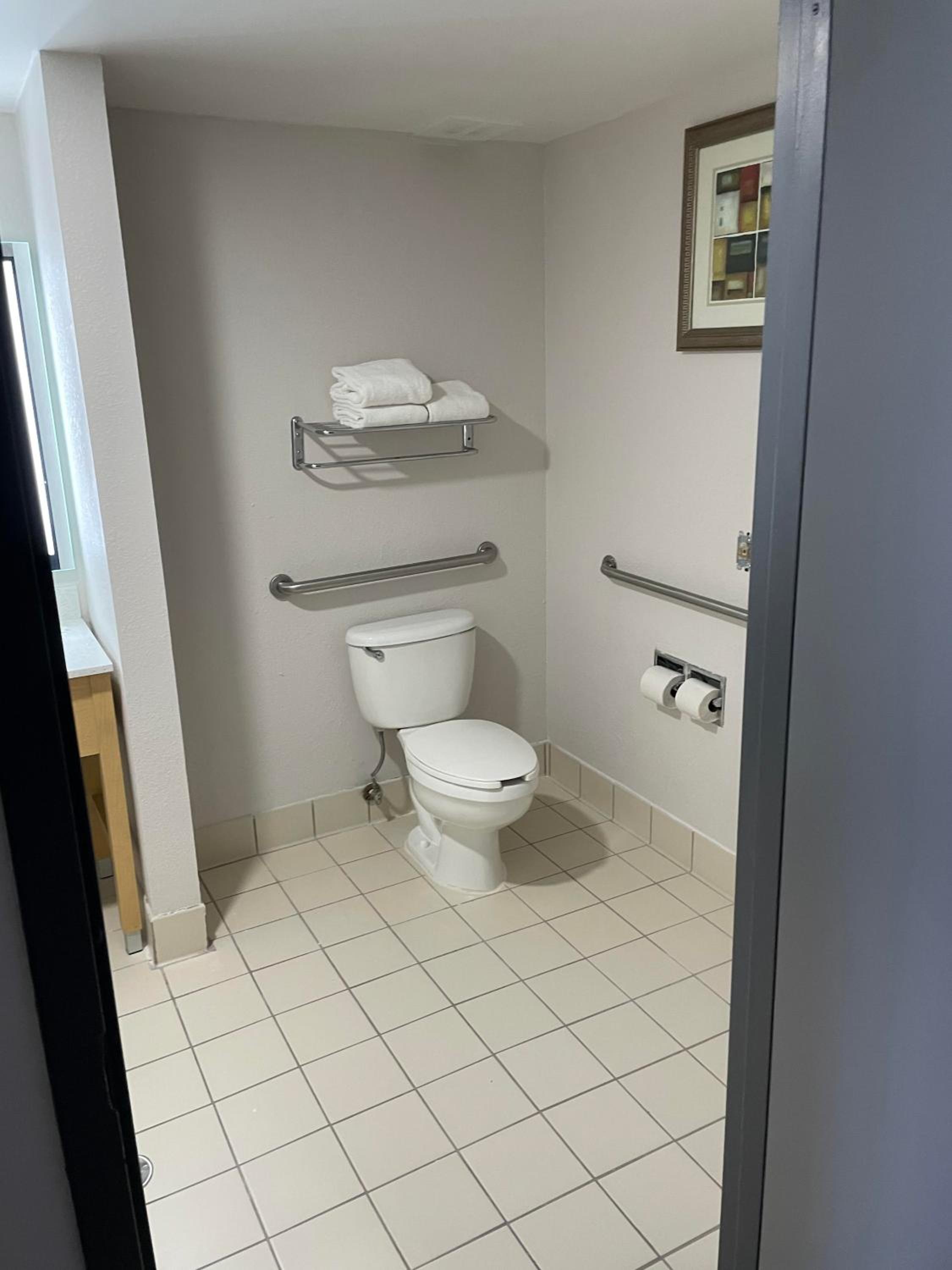 King Room - Accessible/Non-Smoking - Photo 2