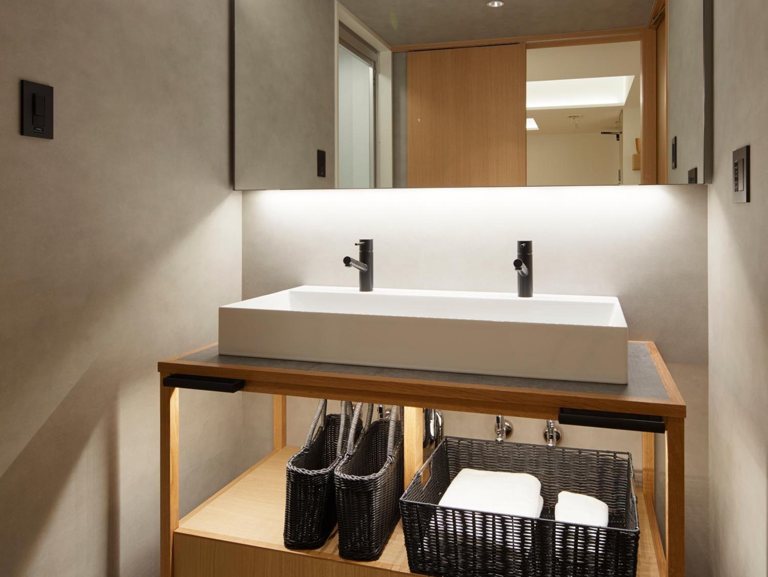 Large Twin Room - Photo 6